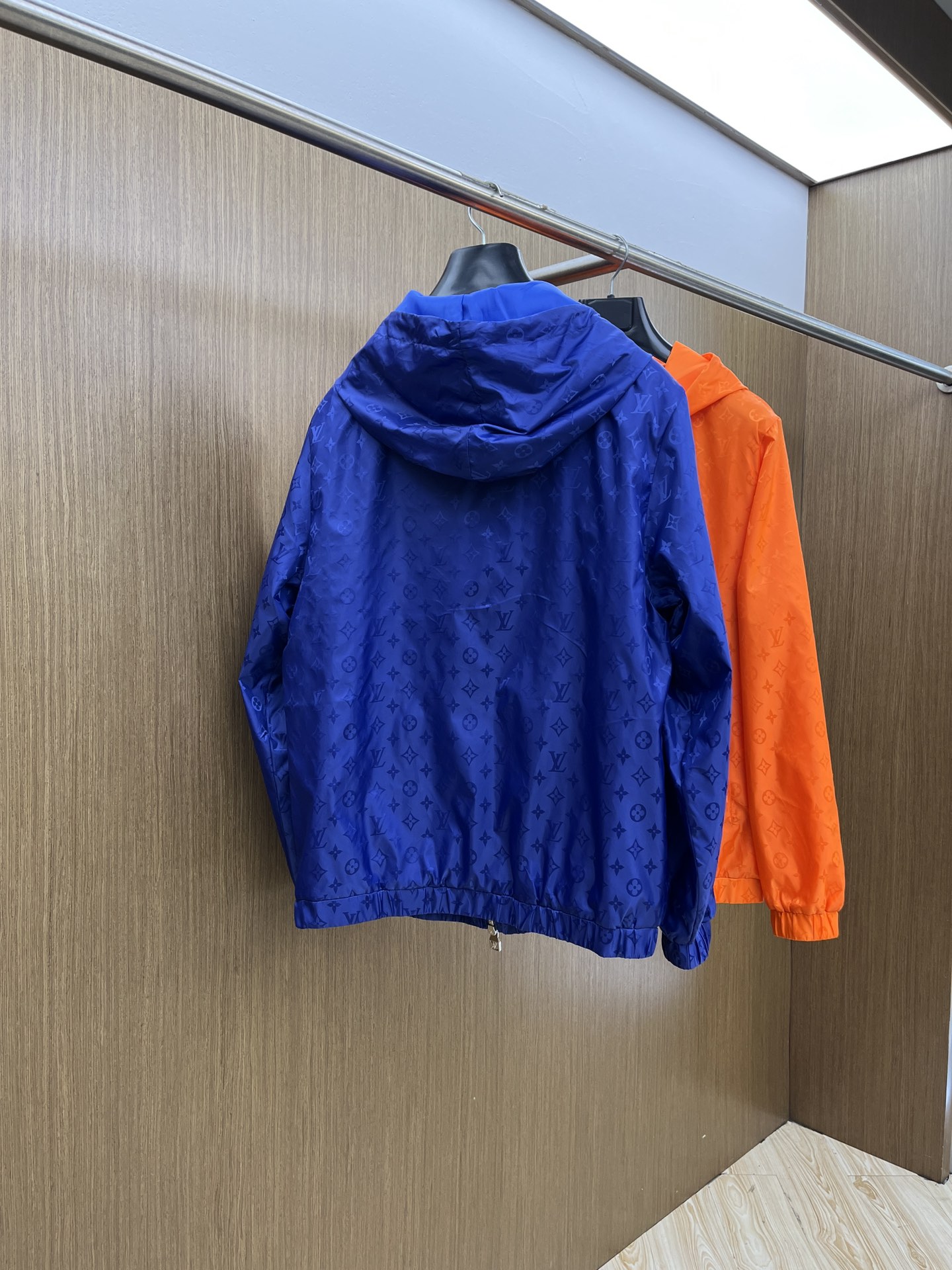 秋冬 2025SS LV 秋冬新品🆕夹克外套 系列专柜定制面料 透气舒适度高，细节无可挑剔，元素设计理念