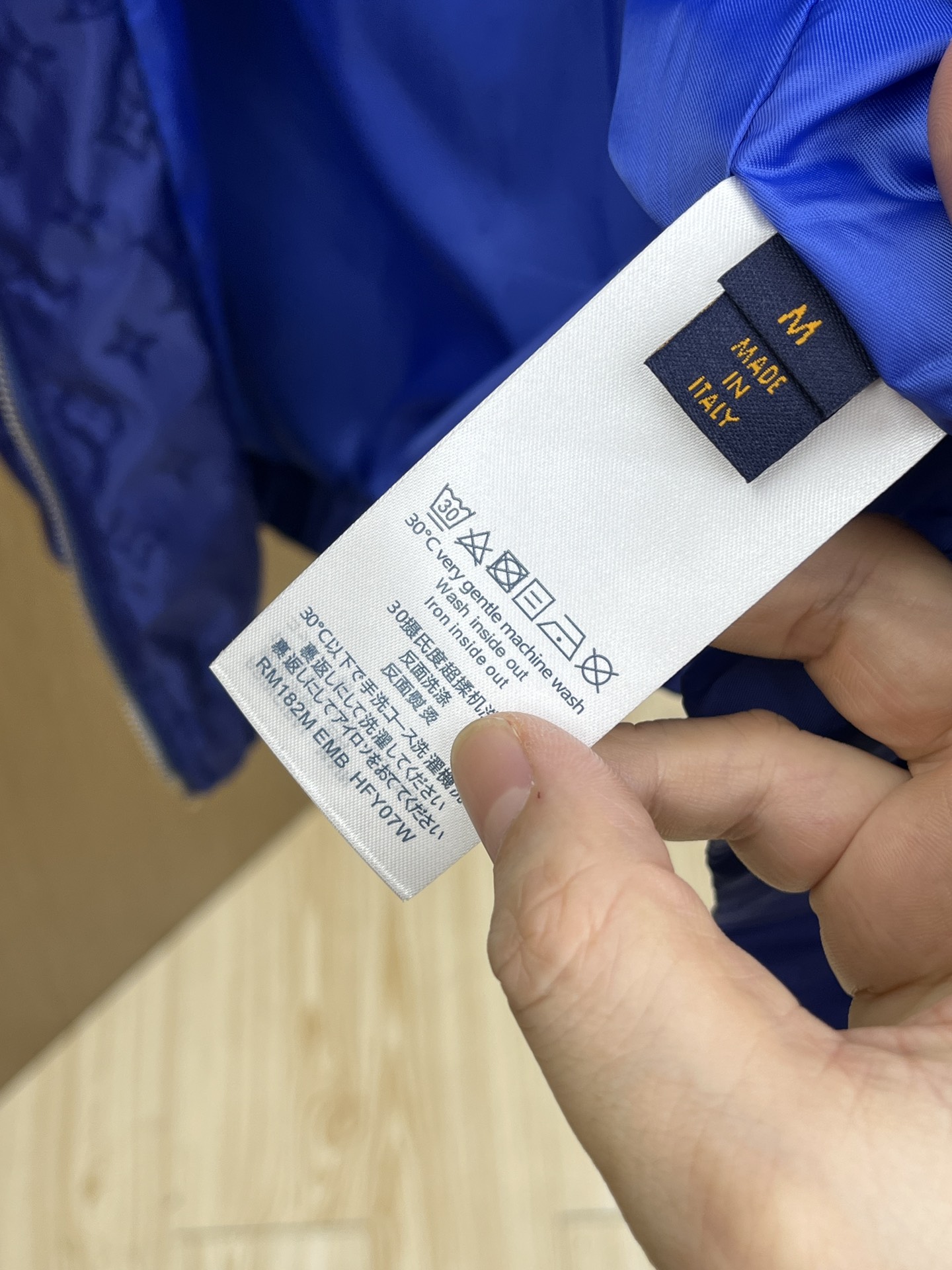 秋冬 2025SS LV 秋冬新品🆕夹克外套 系列专柜定制面料 透气舒适度高，细节无可挑剔，元素设计理念