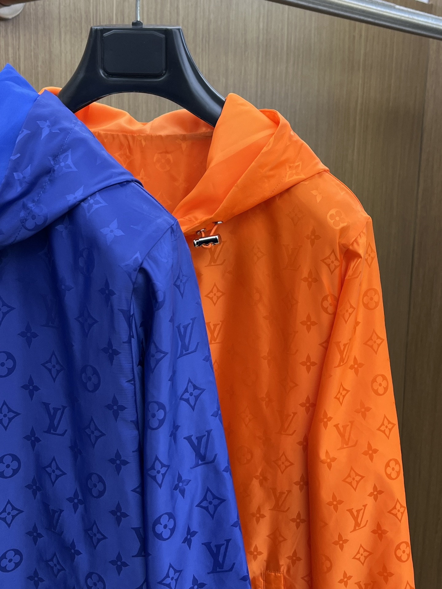 秋冬 2025SS LV 秋冬新品🆕夹克外套 系列专柜定制面料 透气舒适度高，细节无可挑剔，元素设计理念