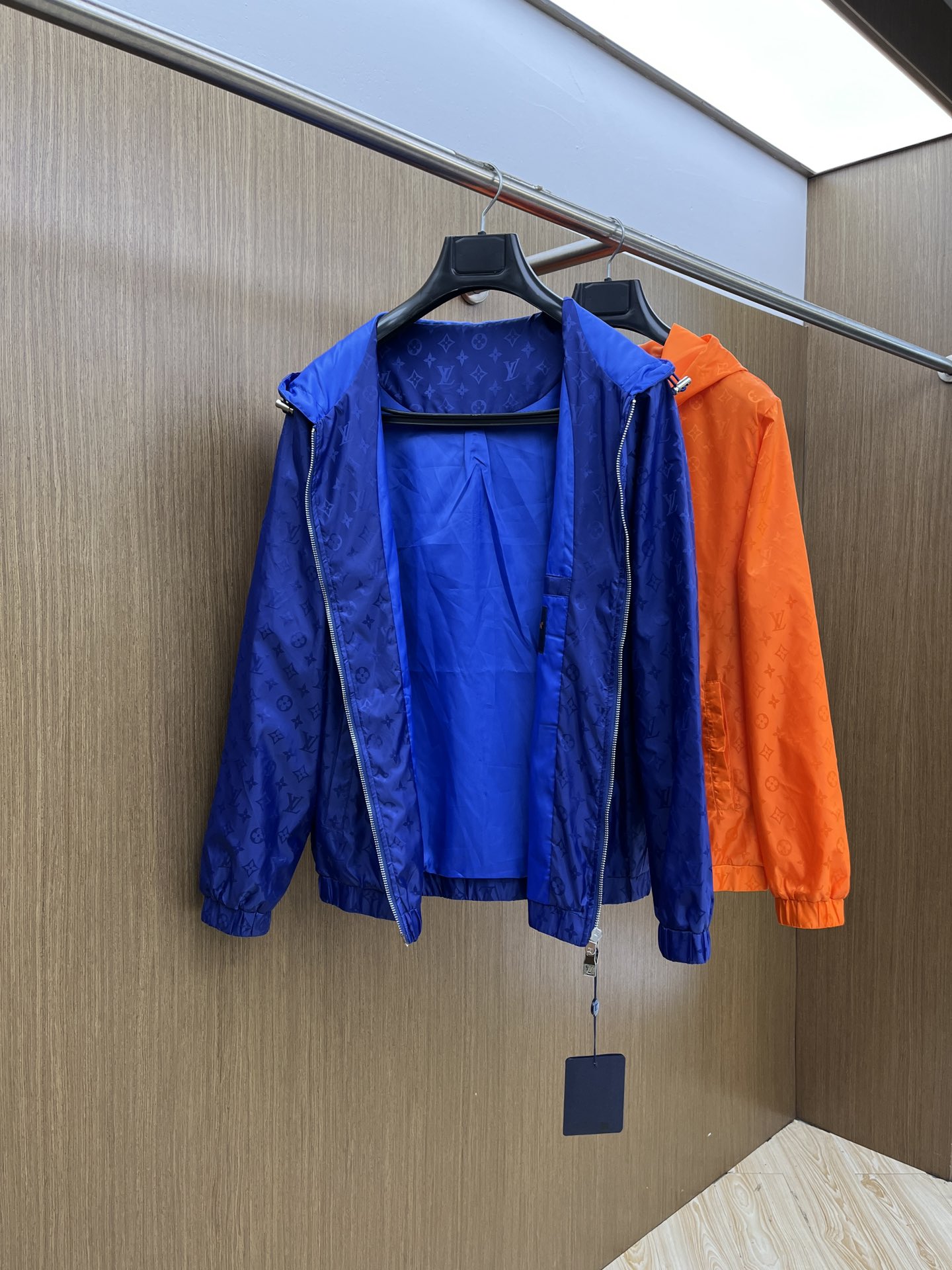 秋冬 2025SS LV 秋冬新品🆕夹克外套 系列专柜定制面料 透气舒适度高，细节无可挑剔，元素设计理念