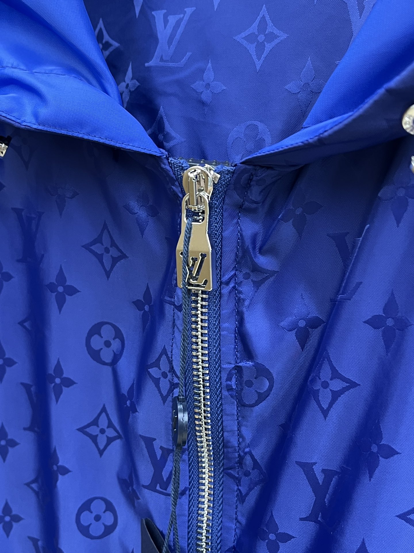 秋冬 2025SS LV 秋冬新品🆕夹克外套 系列专柜定制面料 透气舒适度高，细节无可挑剔，元素设计理念