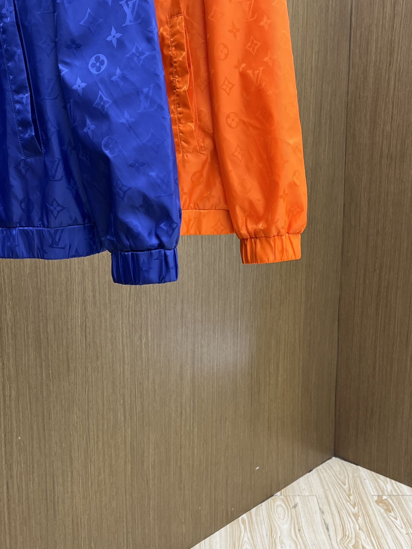 秋冬 2025SS LV 秋冬新品🆕夹克外套 系列专柜定制面料 透气舒适度高，细节无可挑剔，元素设计理念