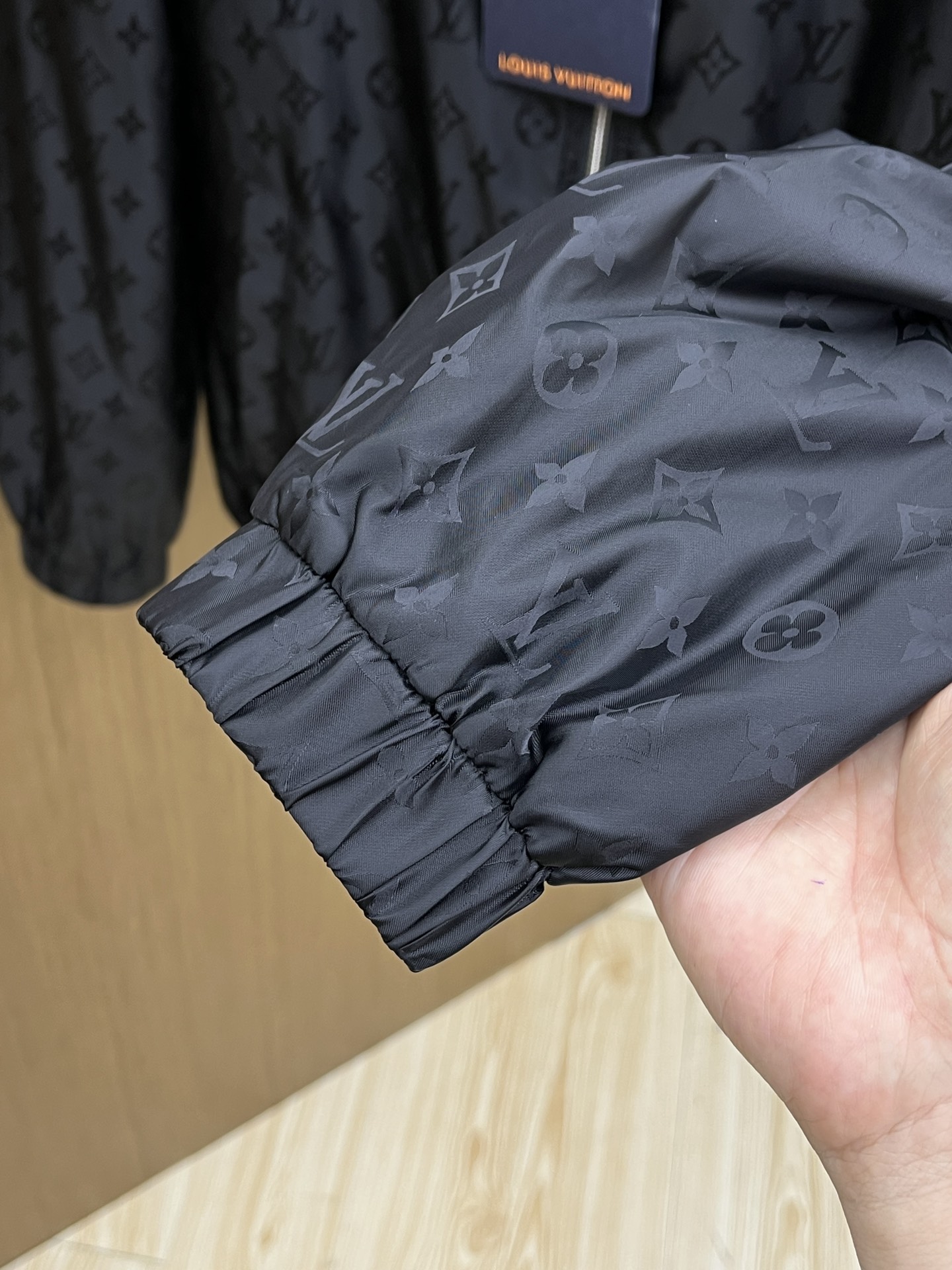 秋冬 2025SS LV 秋冬新品🆕夹克外套 系列专柜定制面料 透气舒适度高，细节无可挑剔，元素设计理念