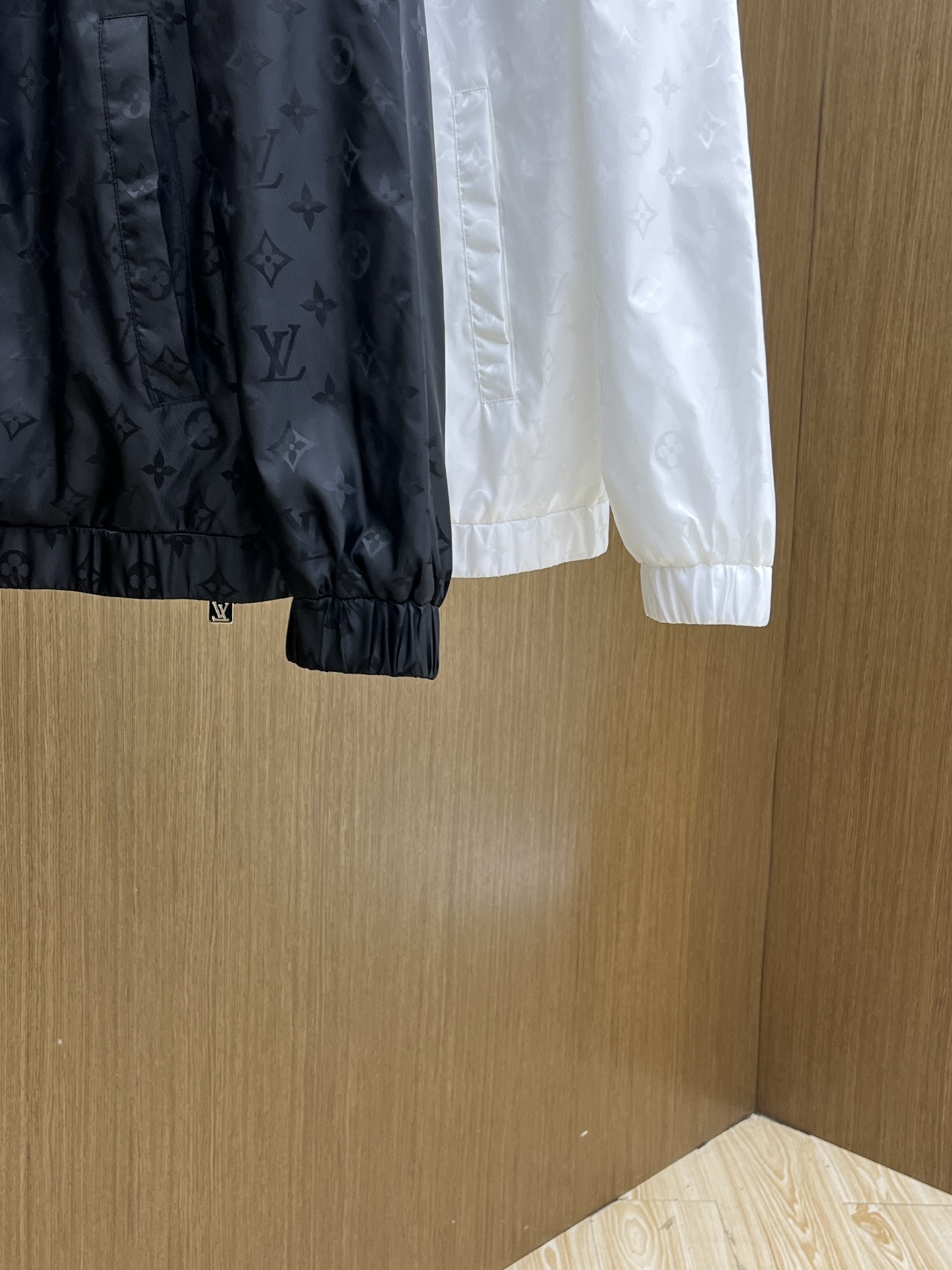 秋冬 2025SS LV 秋冬新品🆕夹克外套 系列专柜定制面料 透气舒适度高，细节无可挑剔，元素设计理念