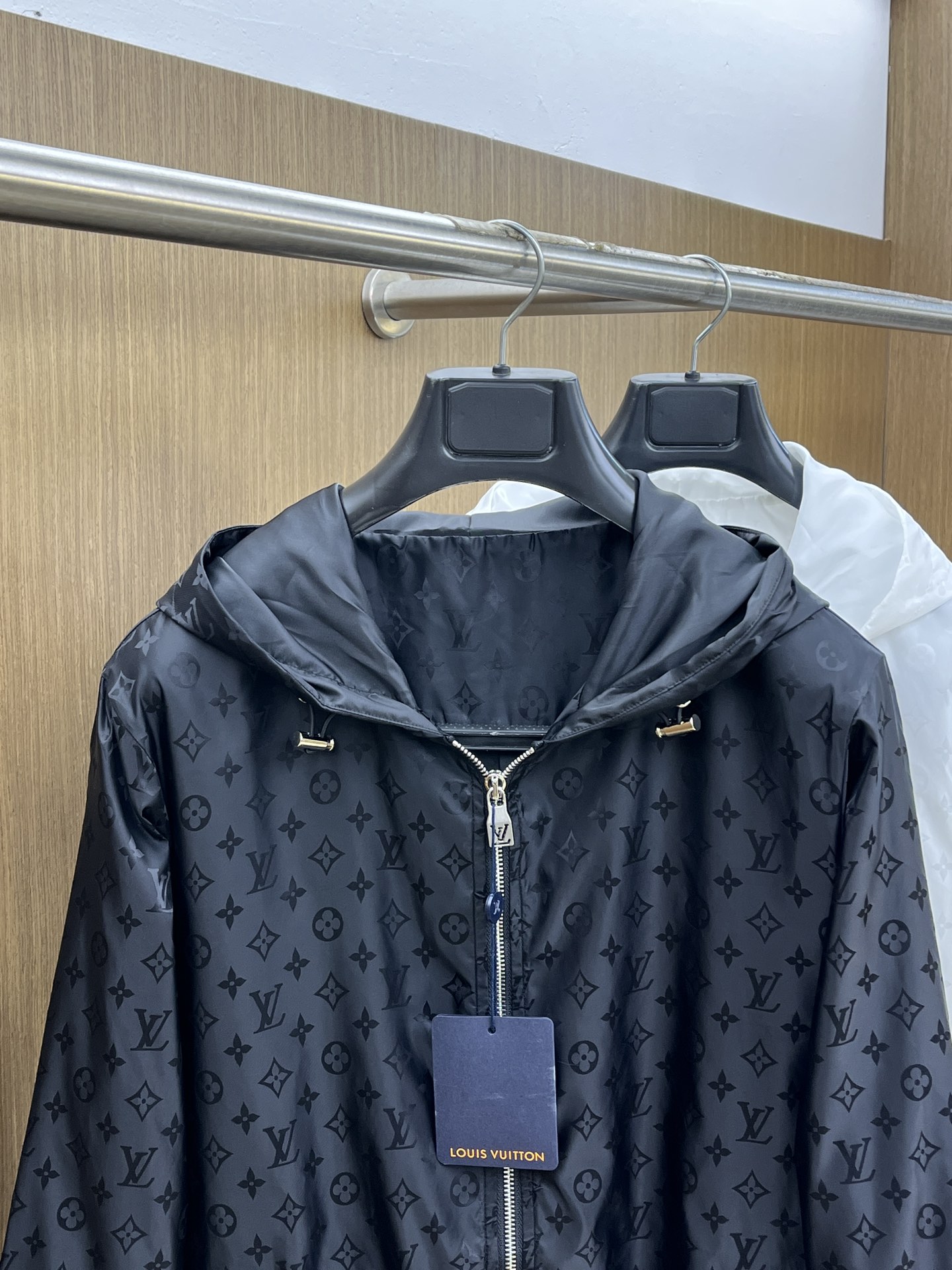 秋冬 2025SS LV 秋冬新品🆕夹克外套 系列专柜定制面料 透气舒适度高，细节无可挑剔，元素设计理念