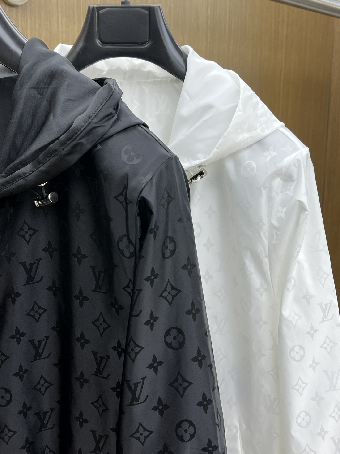 秋冬 2025SS LV 秋冬新品🆕夹克外套 系列专柜定制面料 透气舒适度高，细节无可挑剔，元素设计理念