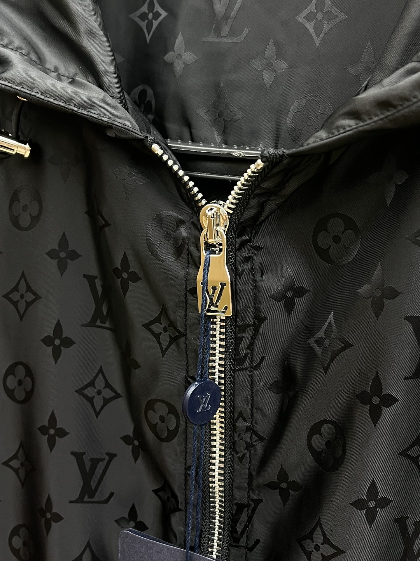 秋冬 2025SS LV 秋冬新品🆕夹克外套 系列专柜定制面料 透气舒适度高，细节无可挑剔，元素设计理念