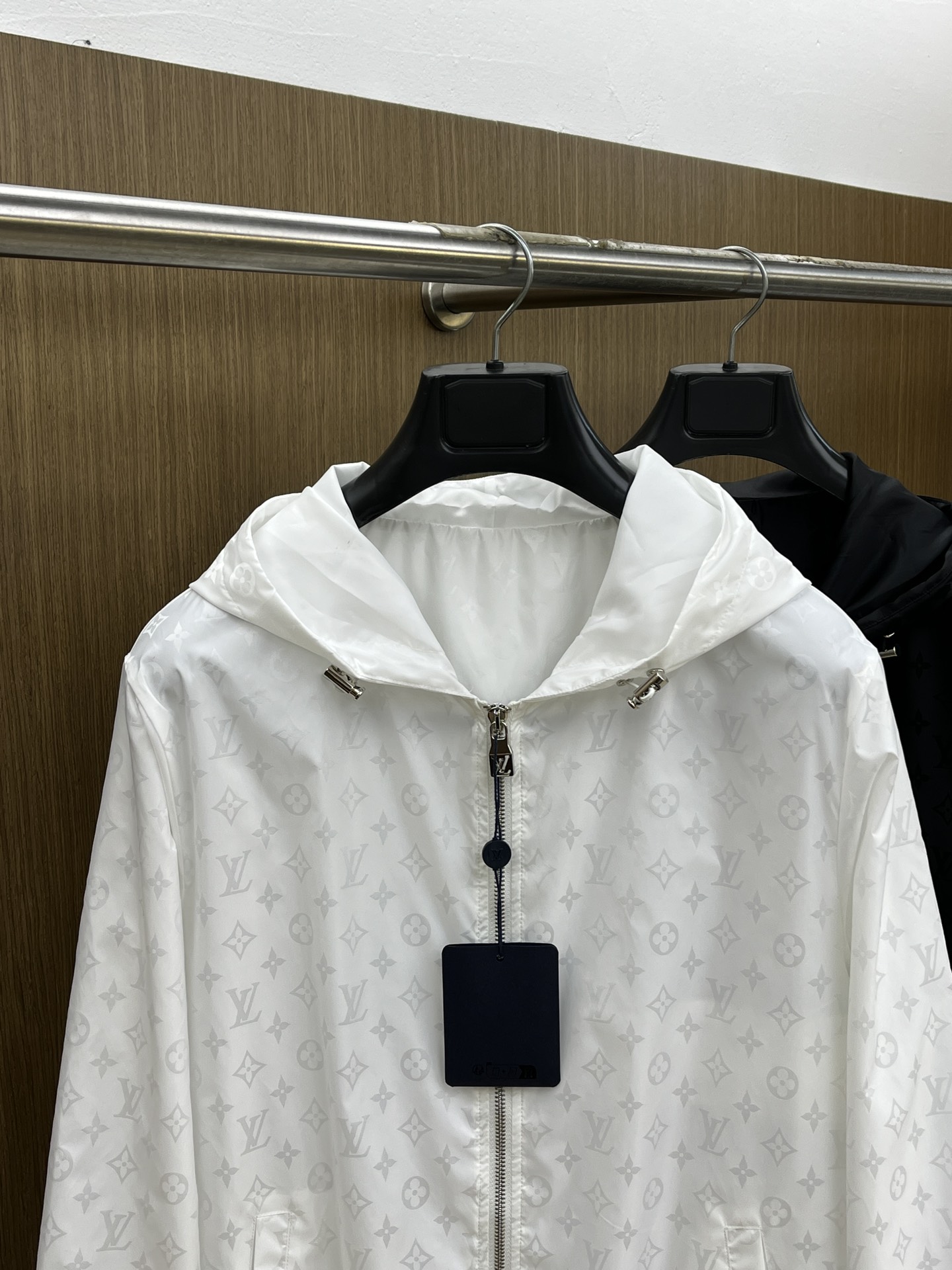 秋冬 2025SS LV 秋冬新品🆕夹克外套 系列专柜定制面料 透气舒适度高，细节无可挑剔，元素设计理念