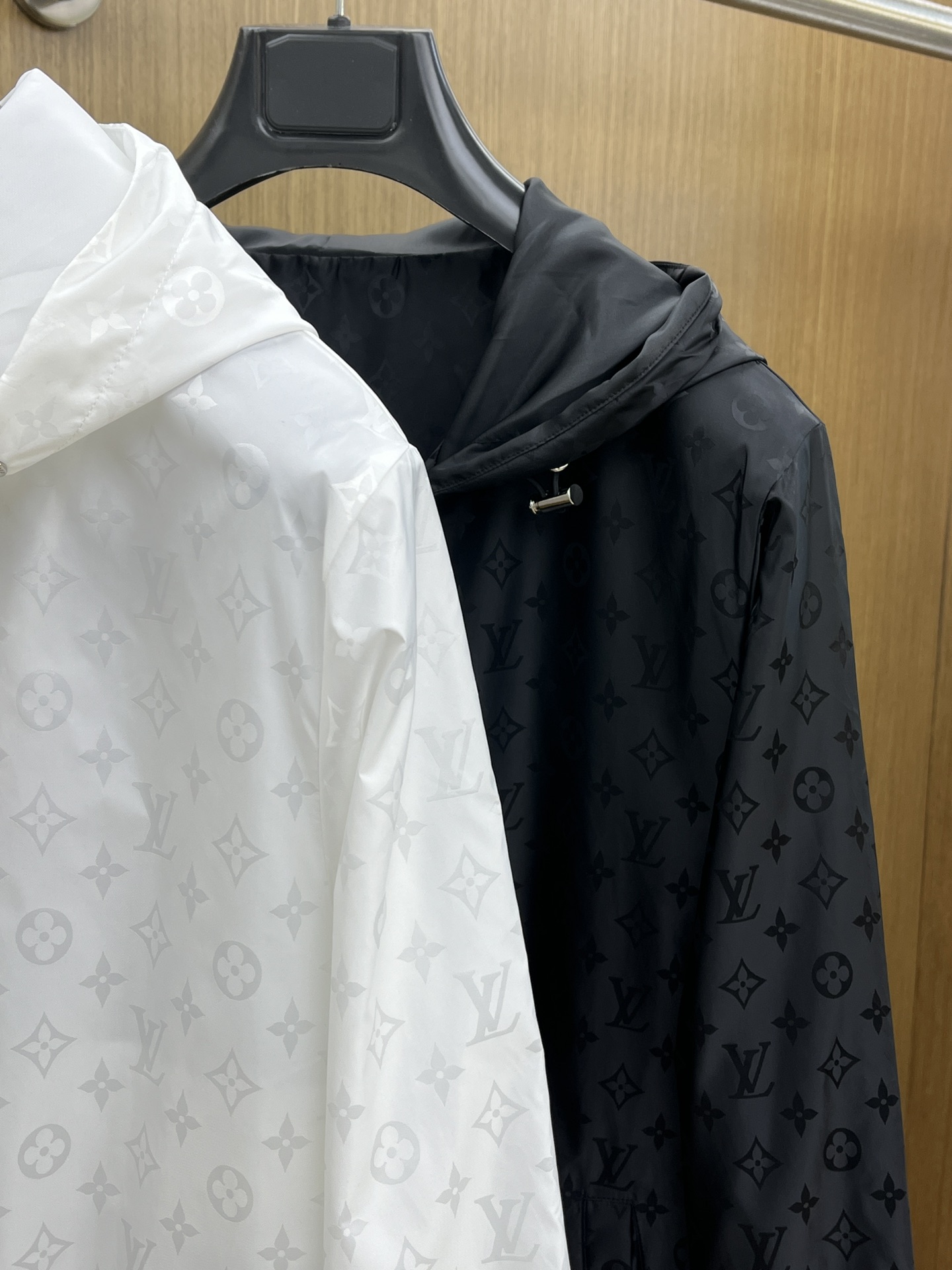 秋冬 2025SS LV 秋冬新品🆕夹克外套 系列专柜定制面料 透气舒适度高，细节无可挑剔，元素设计理念