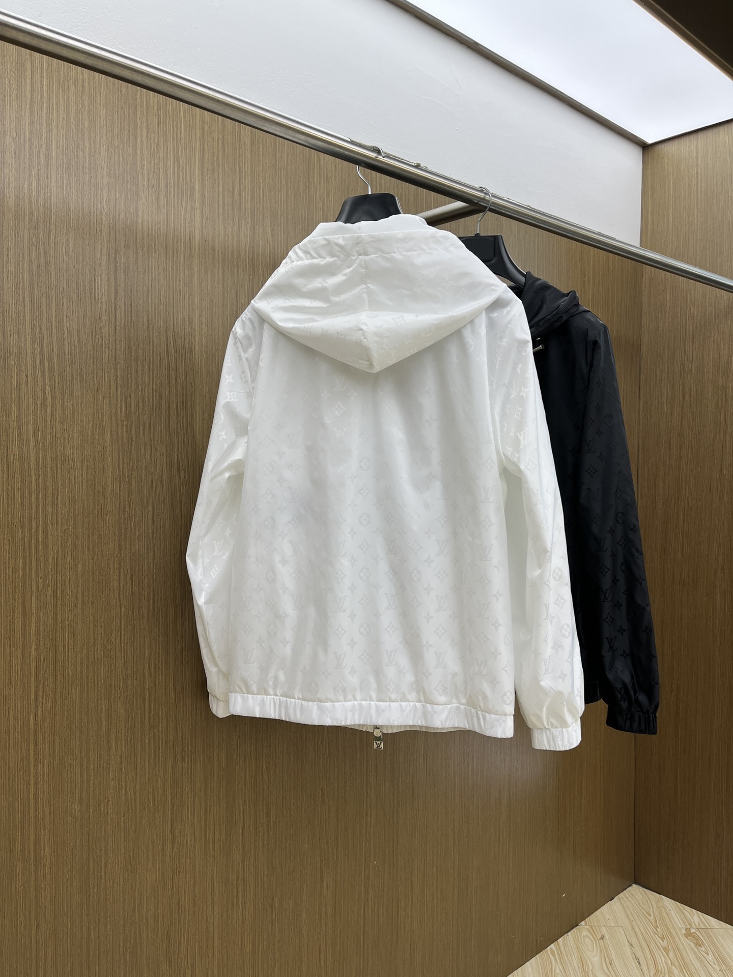 秋冬 2025SS LV 秋冬新品🆕夹克外套 系列专柜定制面料 透气舒适度高，细节无可挑剔，元素设计理念