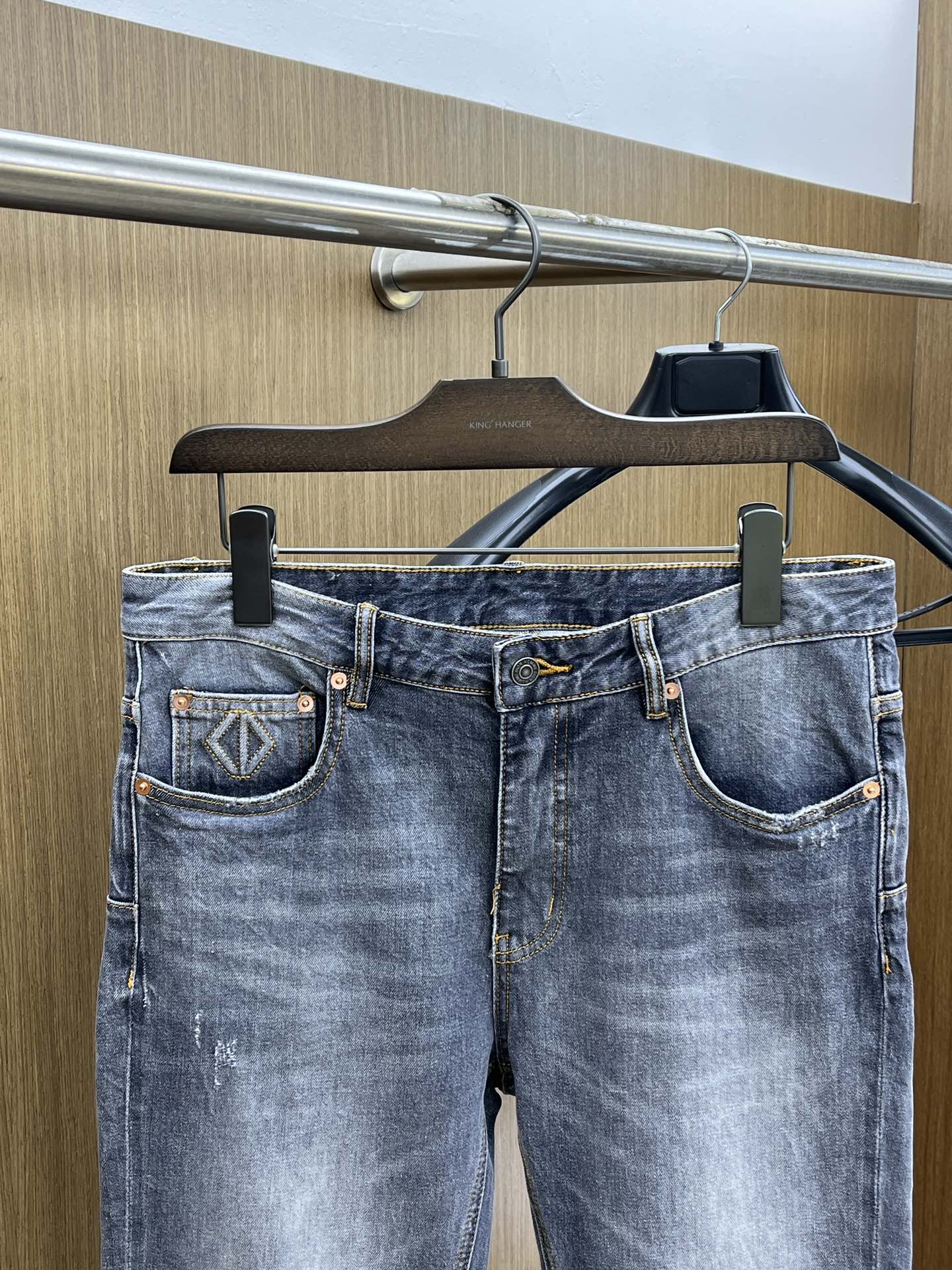 秋冬 cd 新款来袭🔥秋冬爆款新品 有售 实体店极品牛仔裤🐂原版好货，适合各个年龄段。市场最高版本的欧洲