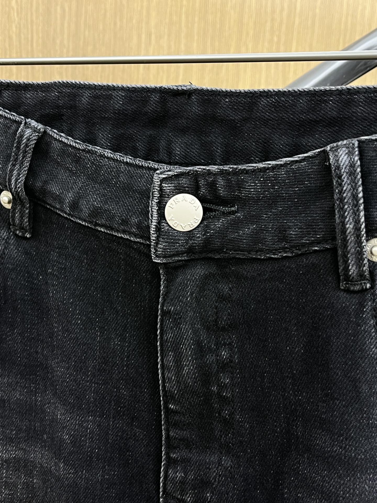 秋冬 Pd 新款来袭🔥秋冬爆款新品 有售 实体店极品牛仔裤🐂原版好货，适合各个年龄段。市场最高版本的欧洲