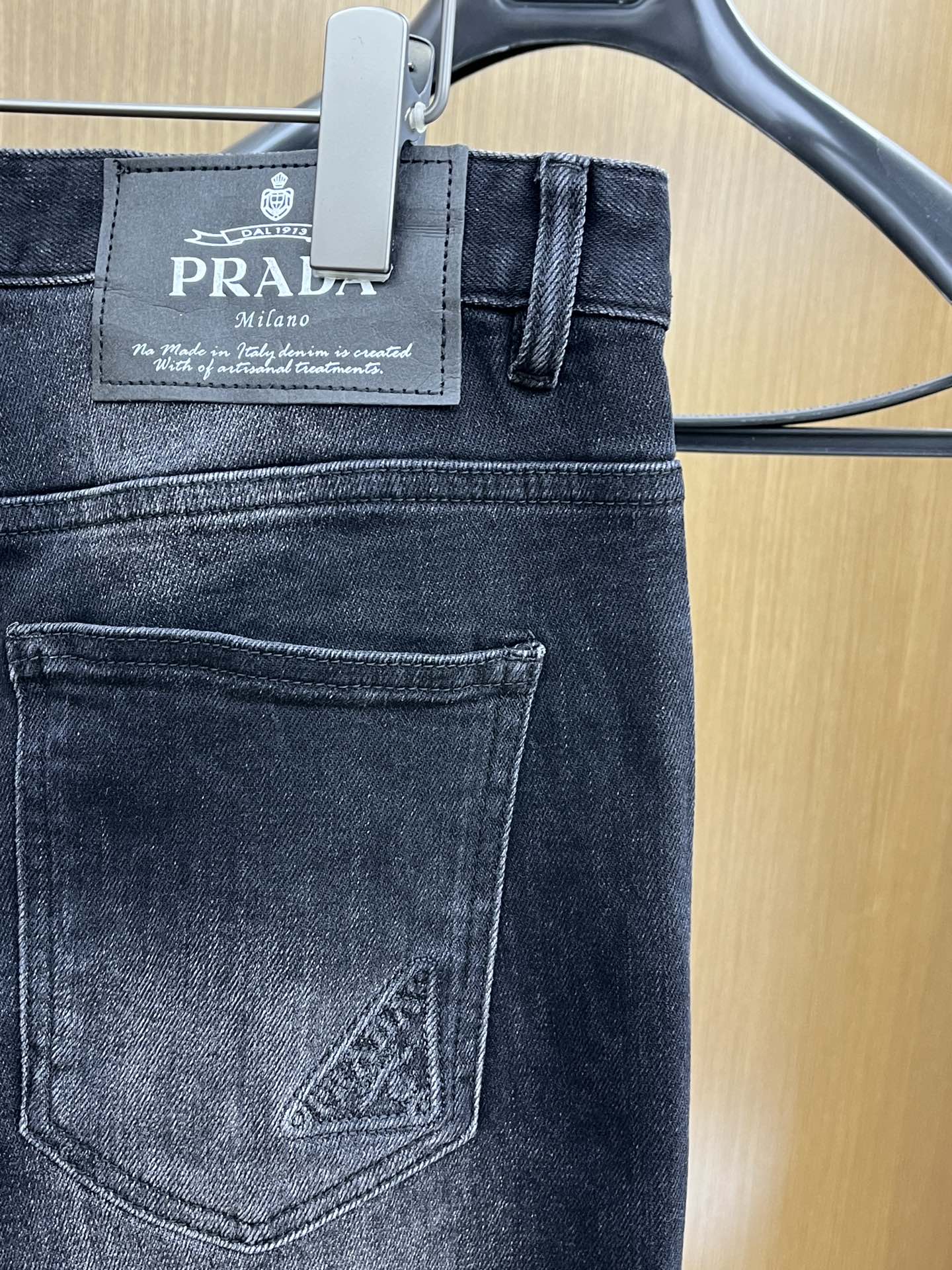秋冬 Pd 新款来袭🔥秋冬爆款新品 有售 实体店极品牛仔裤🐂原版好货，适合各个年龄段。市场最高版本的欧洲