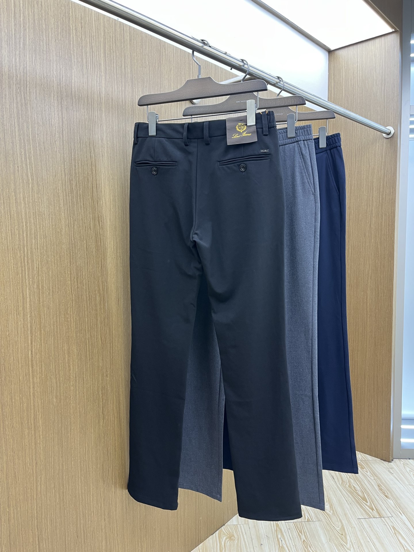 秋冬 lP🆕 🔥🔥ss秋冬新品，官网同步有售，男士高端商务休闲西裤，高端进口面料，带弹力，后面采用硅胶字