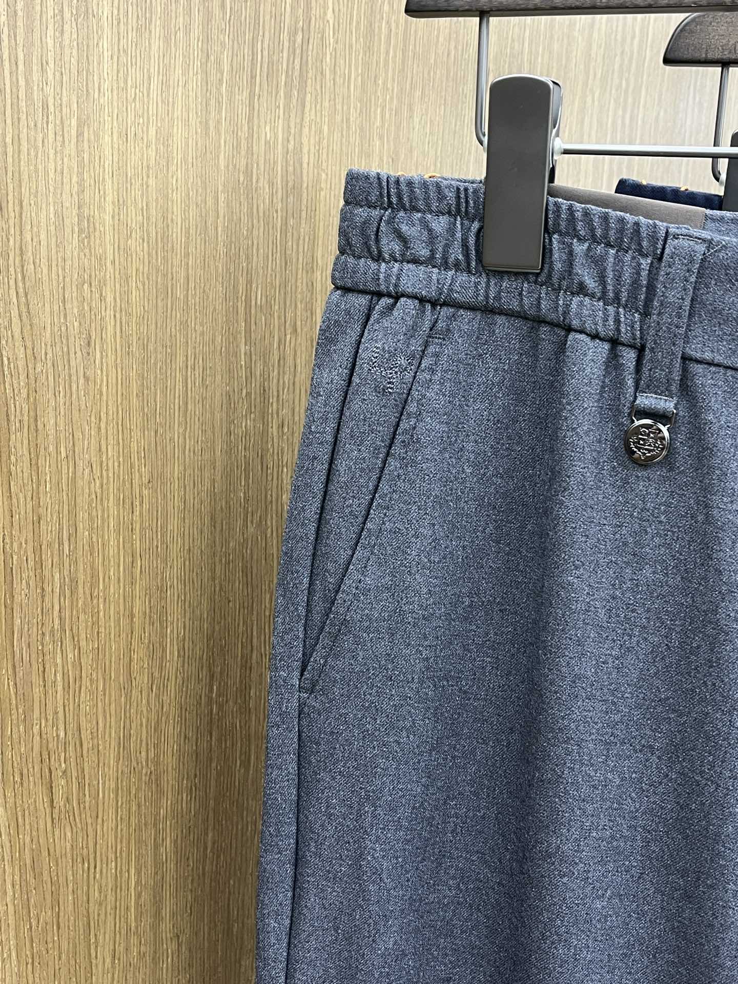 秋冬 lP🆕 🔥🔥ss秋冬新品，官网同步有售，男士高端商务休闲西裤，高端进口面料，带弹力，后面采用硅胶字