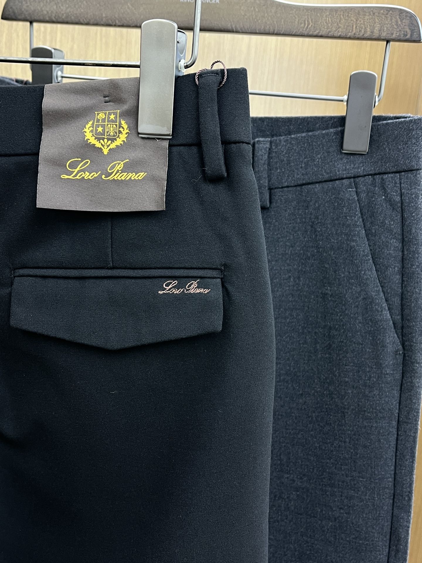 秋冬 lP🆕 🔥🔥ss秋冬新品，官网同步有售，男士高端商务休闲西裤，高端进口面料，带弹力，后面采用硅胶字