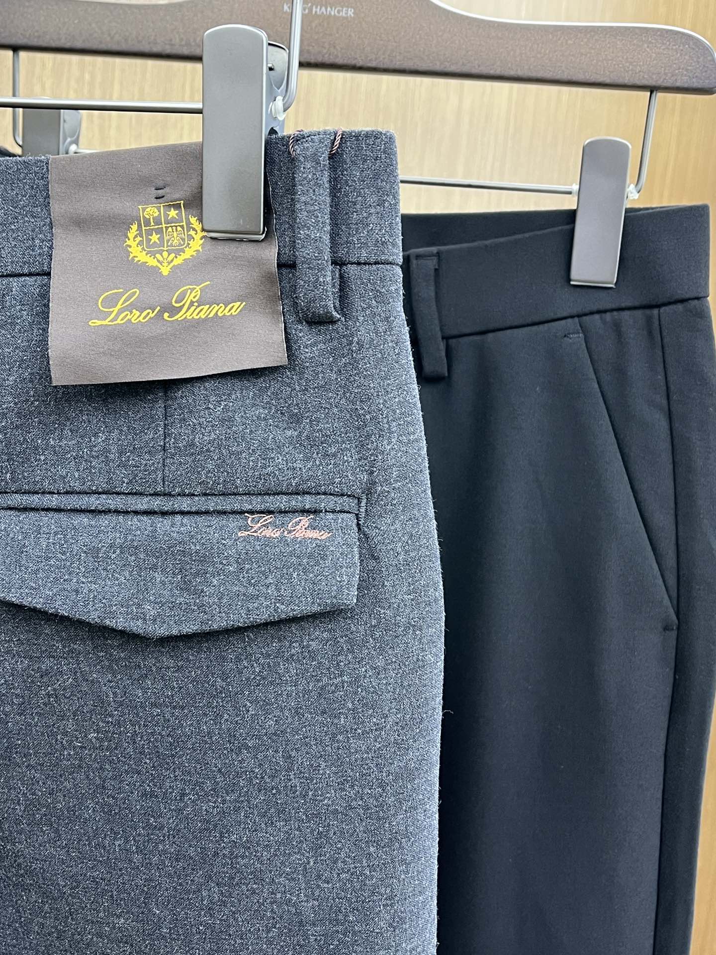 秋冬 lP🆕 🔥🔥ss秋冬新品，官网同步有售，男士高端商务休闲西裤，高端进口面料，带弹力，后面采用硅胶字