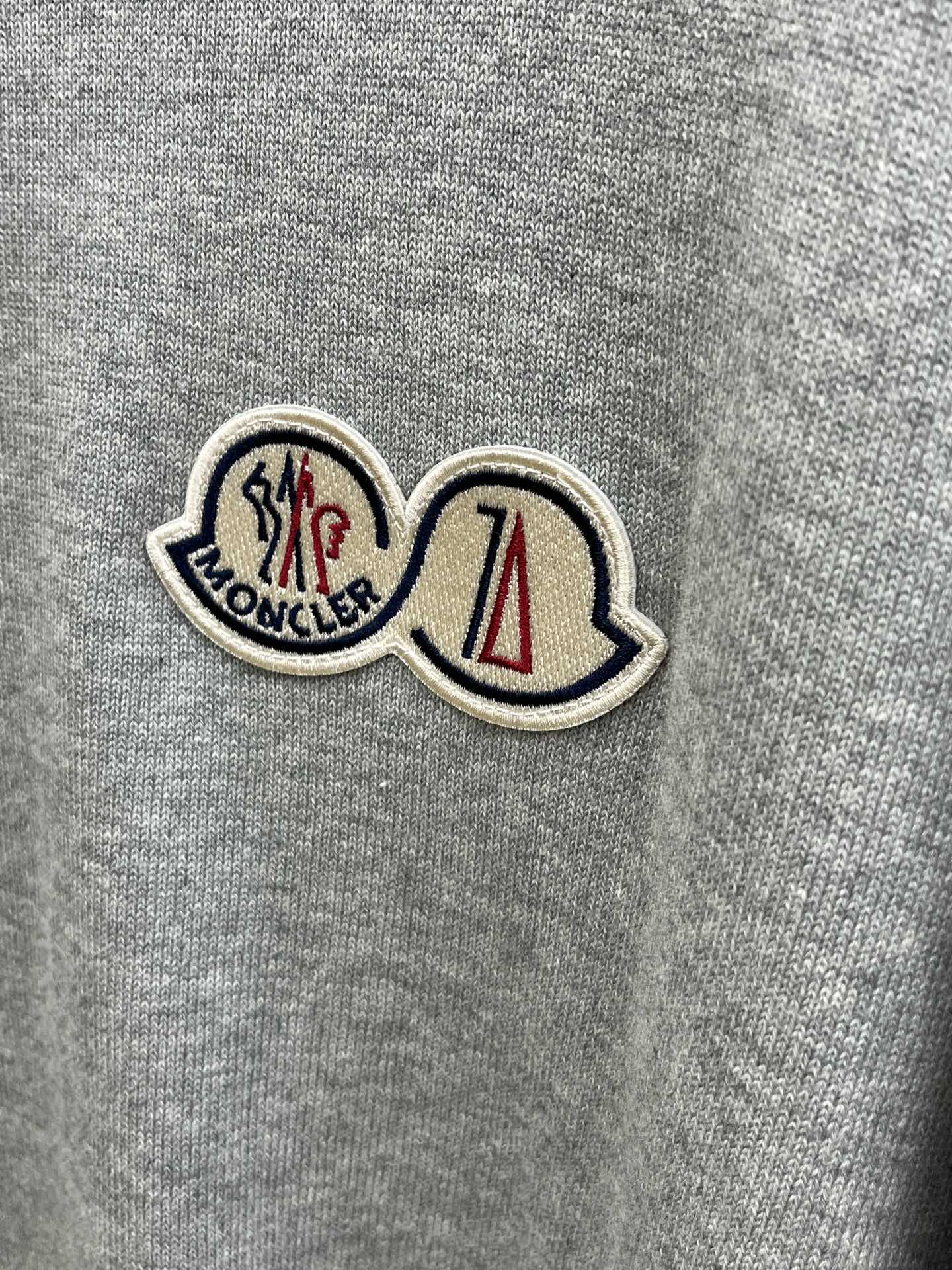 秋冬 Mon 🔥FW独家最新款男士休闲套头针织毛衣～高级定制 都市风十足 经典简约大气圆领打底针织毛衣。