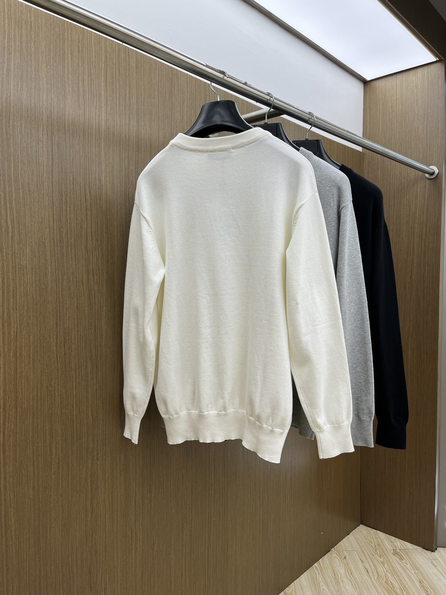 秋冬 Mon 🔥FW独家最新款男士休闲套头针织毛衣～高级定制 都市风十足 经典简约大气圆领打底针织毛衣。