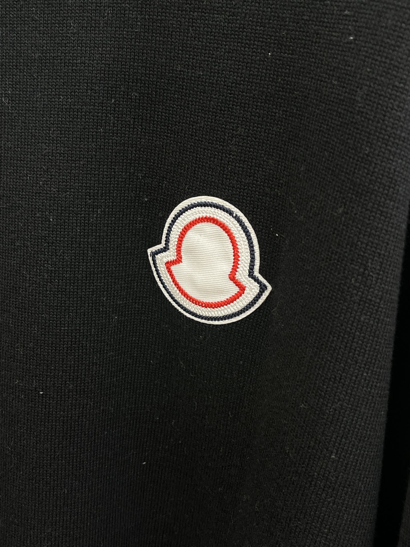 秋冬 Mon 🔥FW独家最新款男士休闲套头针织毛衣～高级定制 都市风十足 经典简约大气圆领打底针织毛衣。