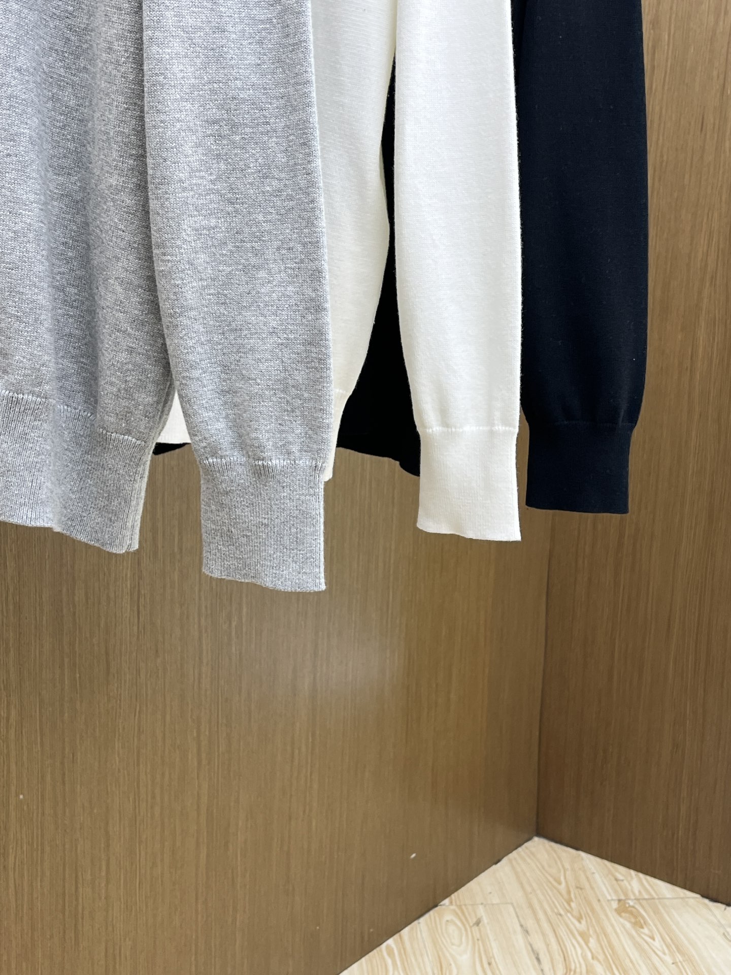 秋冬 Mon 🔥FW独家最新款男士休闲套头针织毛衣～高级定制 都市风十足 经典简约大气圆领打底针织毛衣。