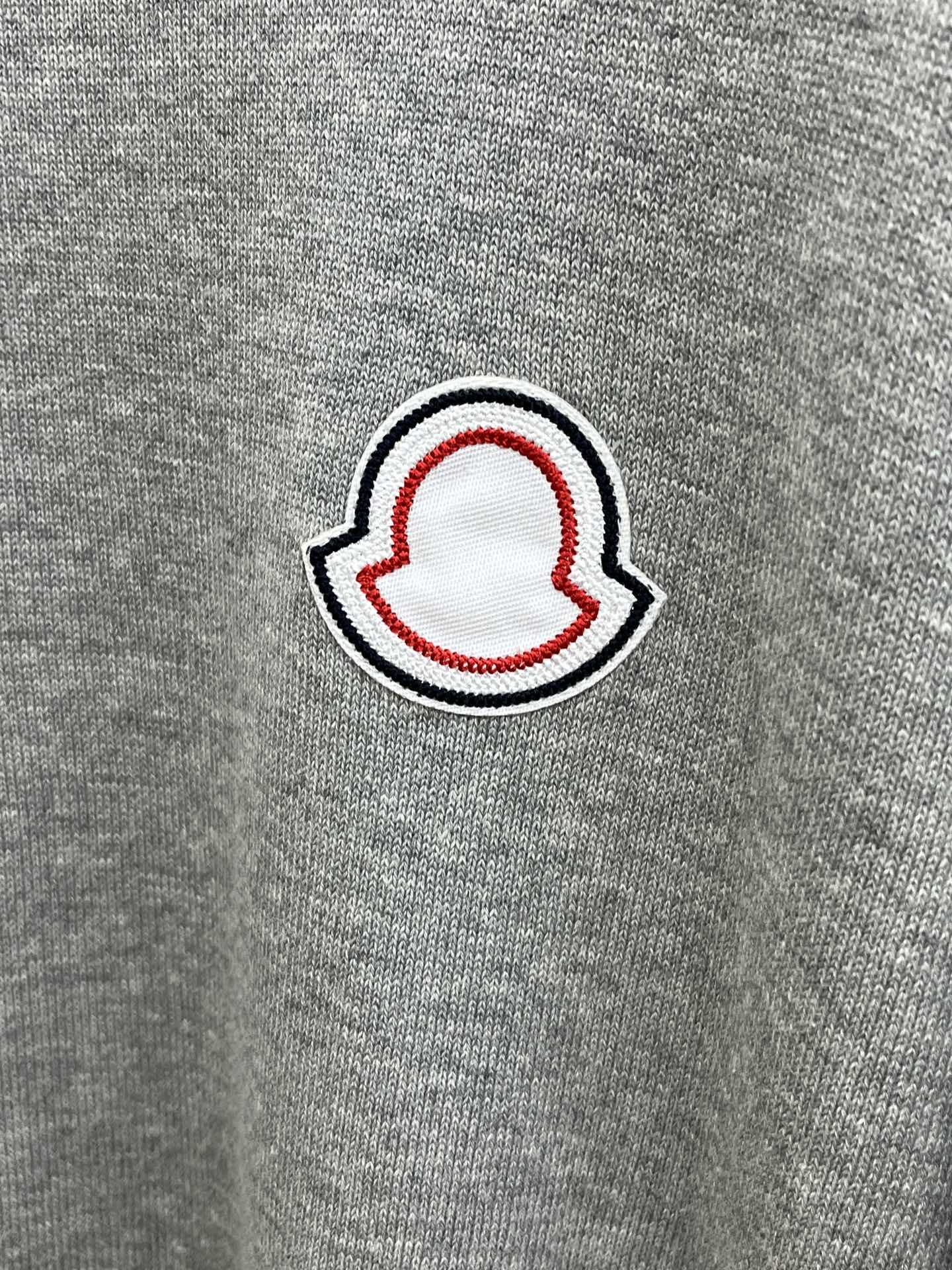 秋冬 Mon 🔥FW独家最新款男士休闲套头针织毛衣～高级定制 都市风十足 经典简约大气圆领打底针织毛衣。