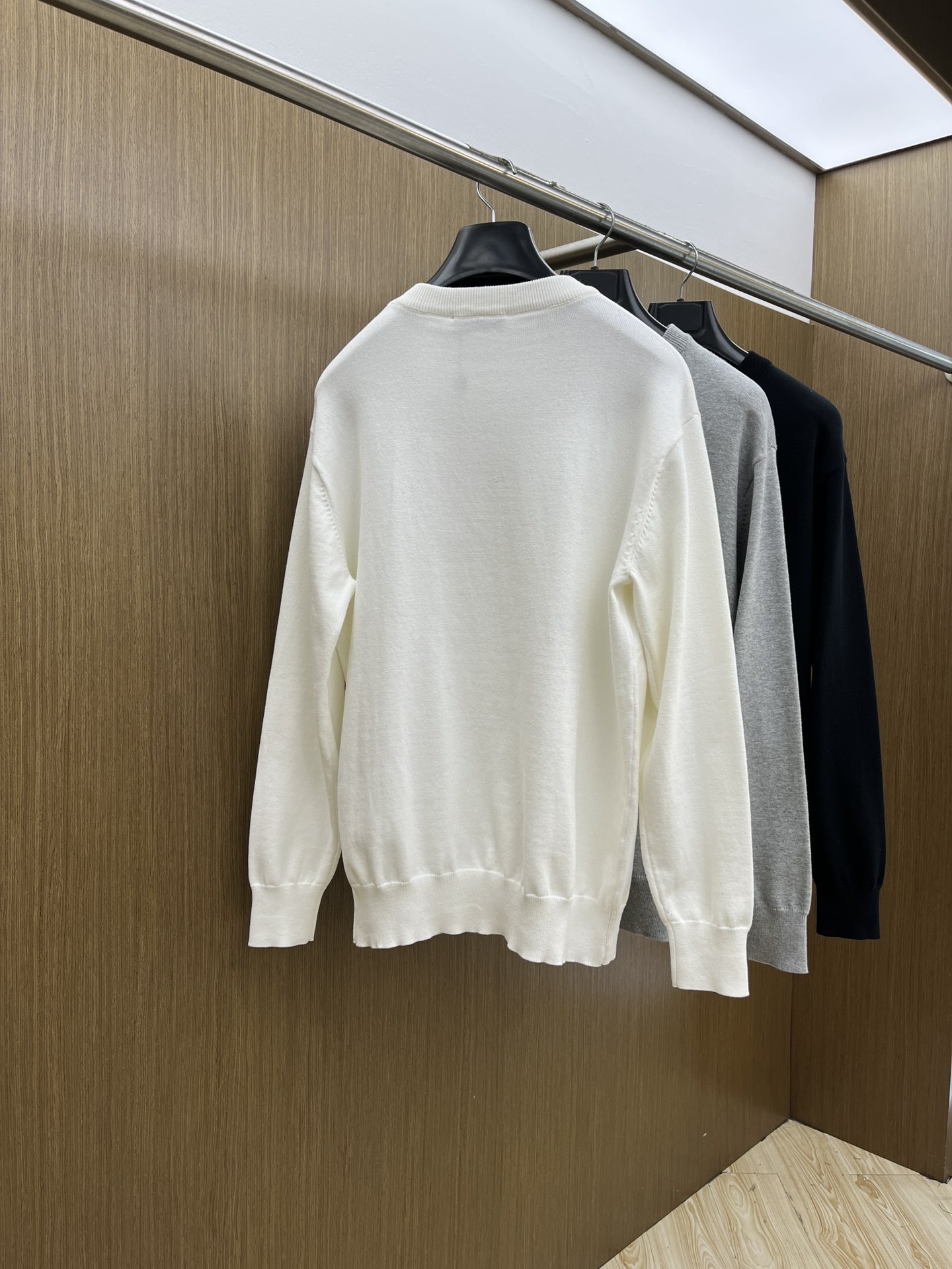 秋冬 Mon 🔥FW独家最新款男士休闲套头针织毛衣～高级定制 都市风十足 经典简约大气圆领打底针织毛衣。