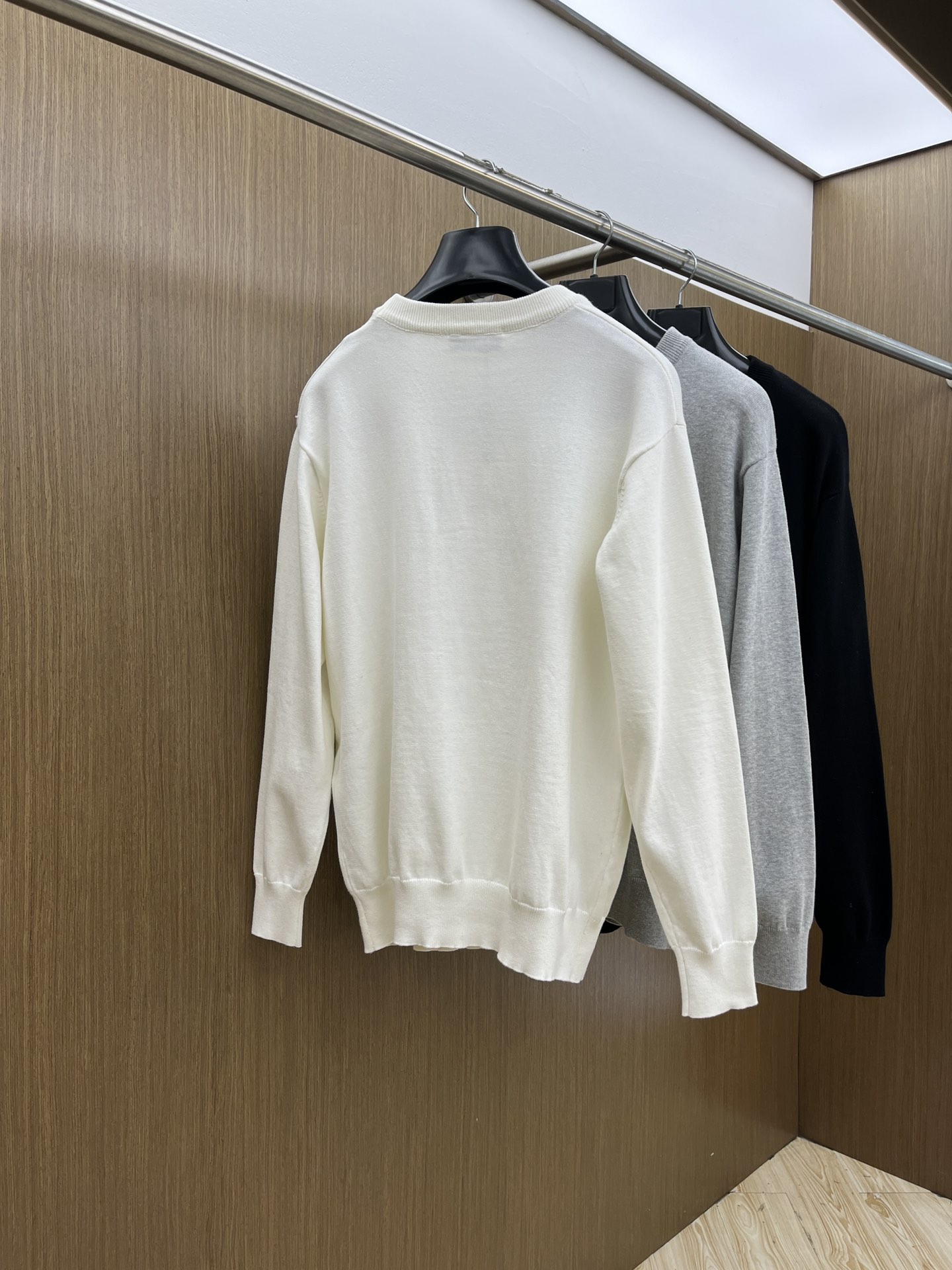 秋冬 Mon 🔥FW独家最新款男士休闲套头针织毛衣～高级定制 都市风十足 经典简约大气圆领打底针织毛衣。