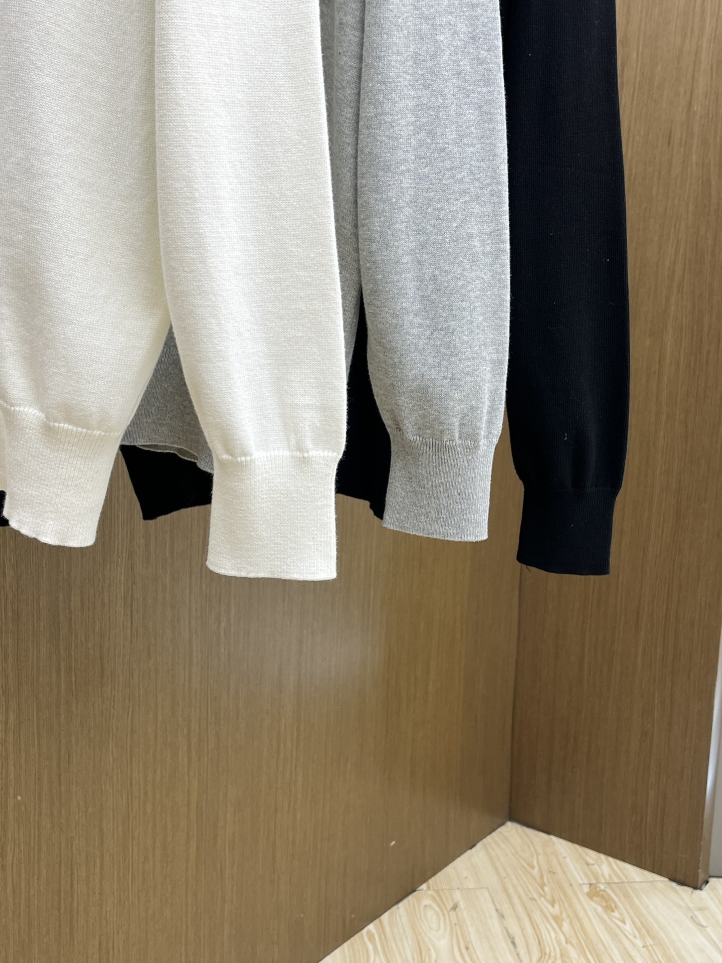 秋冬 Mon 🔥FW独家最新款男士休闲套头针织毛衣～高级定制 都市风十足 经典简约大气圆领打底针织毛衣。