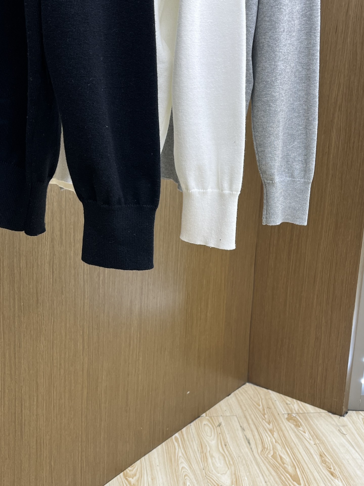 秋冬 Mon 🔥FW独家最新款男士休闲套头针织毛衣～高级定制 都市风十足 经典简约大气圆领打底针织毛衣。