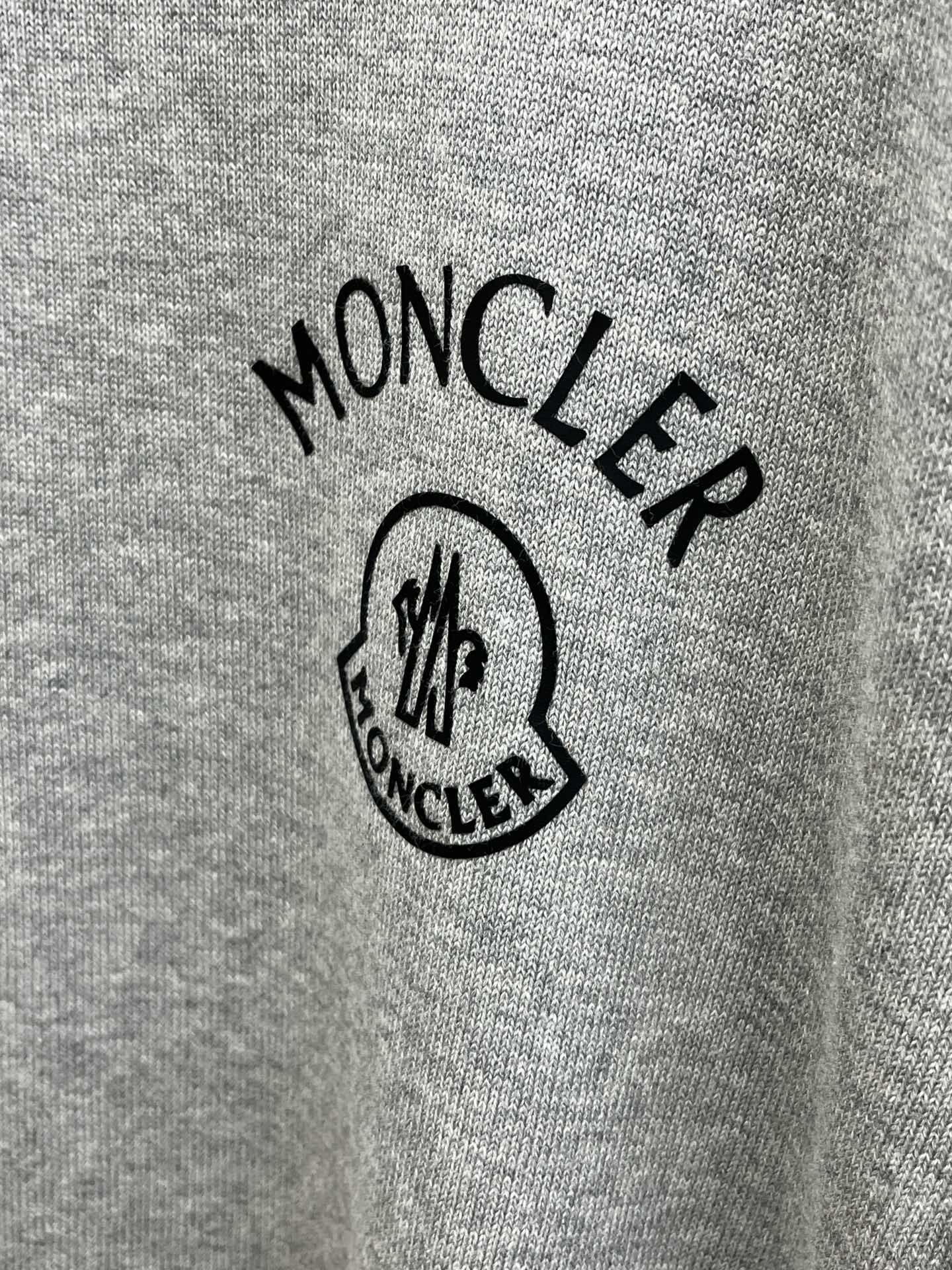 秋冬 Mon 🔥FW独家最新款男士休闲套头针织毛衣～高级定制 都市风十足 经典简约大气圆领打底针织毛衣。