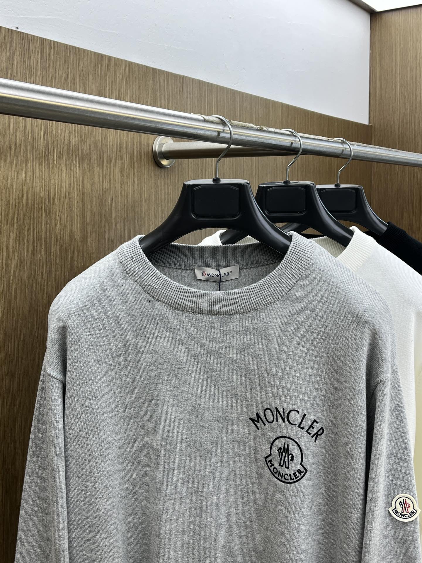 秋冬 Mon 🔥FW独家最新款男士休闲套头针织毛衣～高级定制 都市风十足 经典简约大气圆领打底针织毛衣。