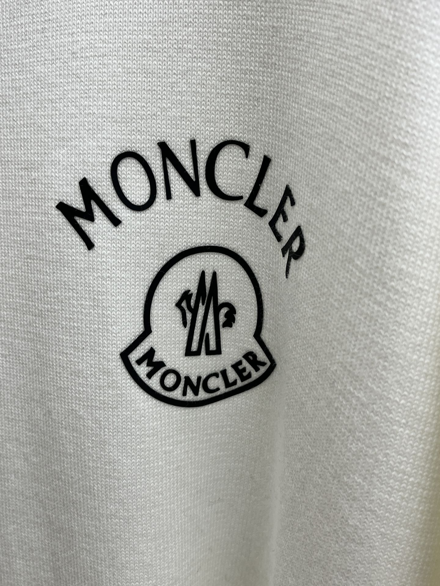 秋冬 Mon 🔥FW独家最新款男士休闲套头针织毛衣～高级定制 都市风十足 经典简约大气圆领打底针织毛衣。