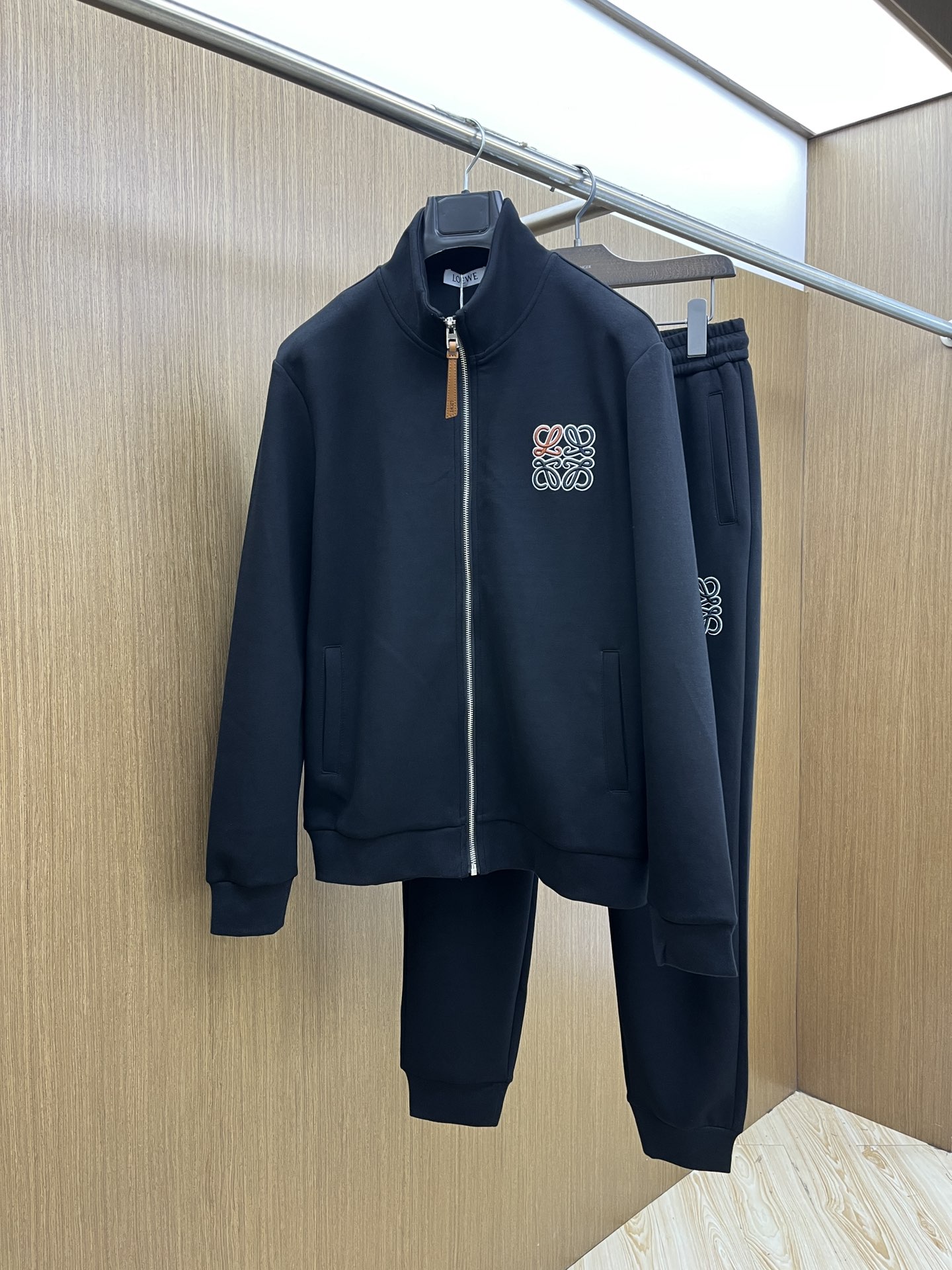 Classic Embroidered Hoodie and Pants Set – Premium Streetwear Outfit