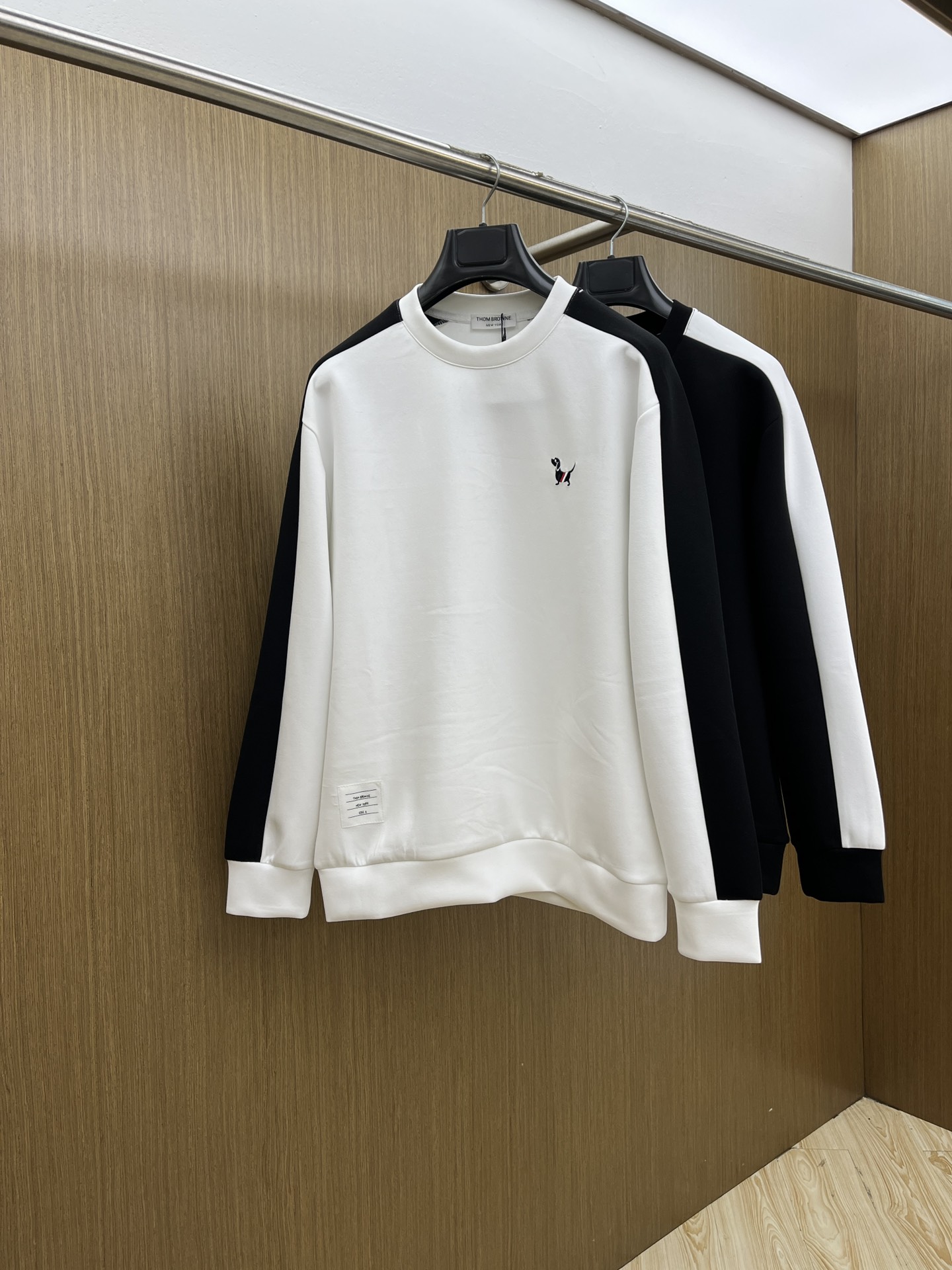 NO:531140,Autumn and Winter TB FW autumn and Winter new printed round neck terry sweatshirts are made of high-end brand fabric 380 grams terry high gram weight Exclusive customized customer supply High-end quality same style for men and women Official website details Brand logo design Complete three standards Differentiate market currency fyl random comparison Size XS-L Order to report height and weight, hoodie, sweatshirts, alexander wang19860909秋冬 TB FW秋冬新款印花圆领毛圈卫衣 采用高端大牌面料380克毛圈高克重 独家定制客供 品质高端 男女同款 官网细节 品牌logo设计 三标齐全 区别市场通货 fyl随意对比 尺码XS-L 下单报身高体重,,hoodie,sweatshirts,alexander wang,Men's clothing