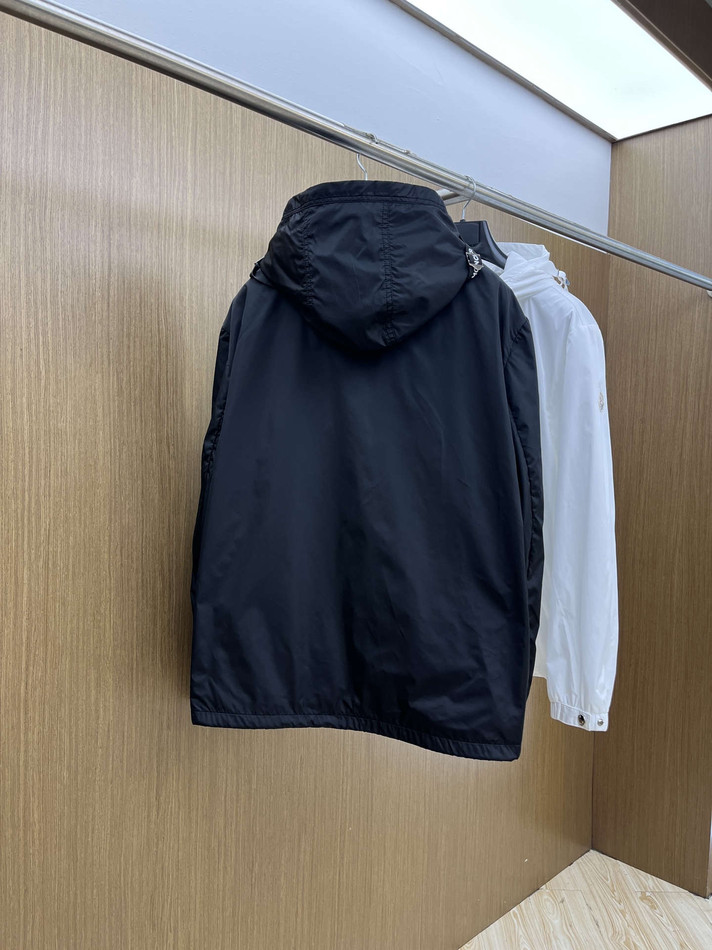 秋冬 Mon 🔥🔥早秋男士高端时装款夹克外套，官方专柜主推展示，香港洋行渠道，户外必选单品，独家出售。在