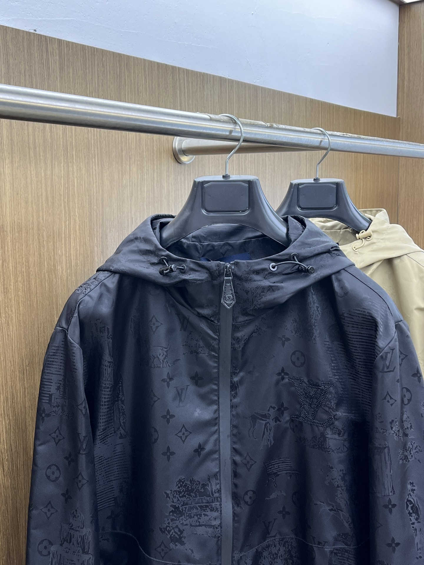 秋冬 LV 🔥🔥早秋男士高端时装款夹克外套，官方专柜主推展示，香港洋行渠道，户外必选单品，独家出售。在极