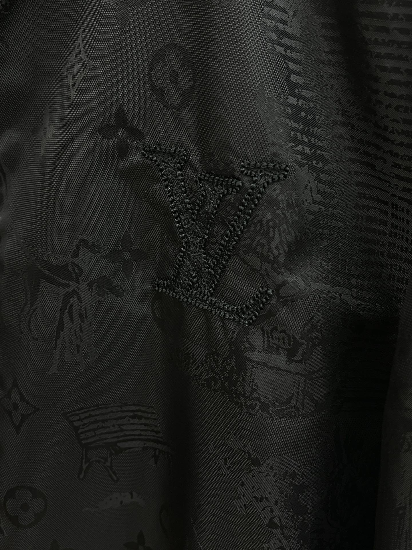 秋冬 LV 🔥🔥早秋男士高端时装款夹克外套，官方专柜主推展示，香港洋行渠道，户外必选单品，独家出售。在极