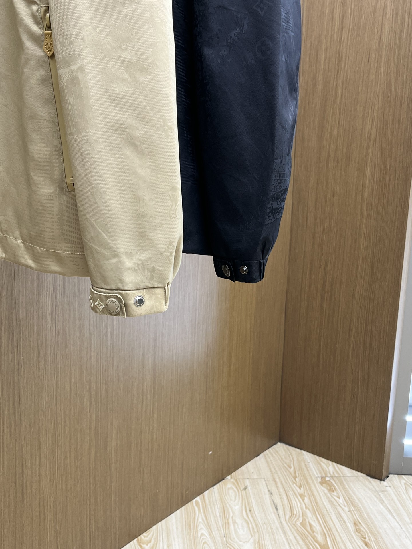 秋冬 LV 🔥🔥早秋男士高端时装款夹克外套，官方专柜主推展示，香港洋行渠道，户外必选单品，独家出售。在极