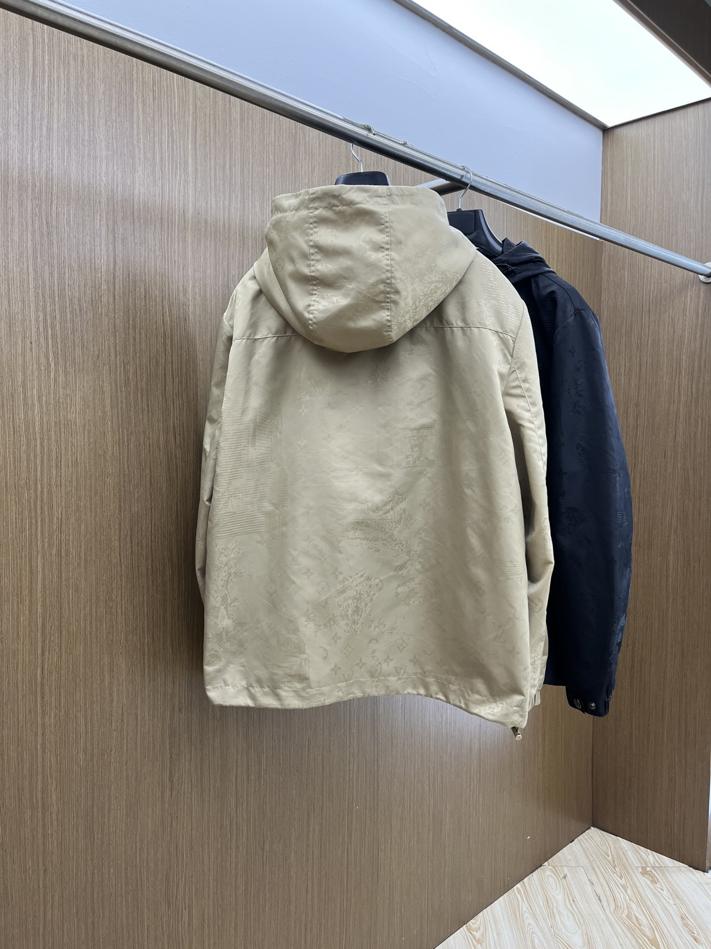 秋冬 LV 🔥🔥早秋男士高端时装款夹克外套，官方专柜主推展示，香港洋行渠道，户外必选单品，独家出售。在极