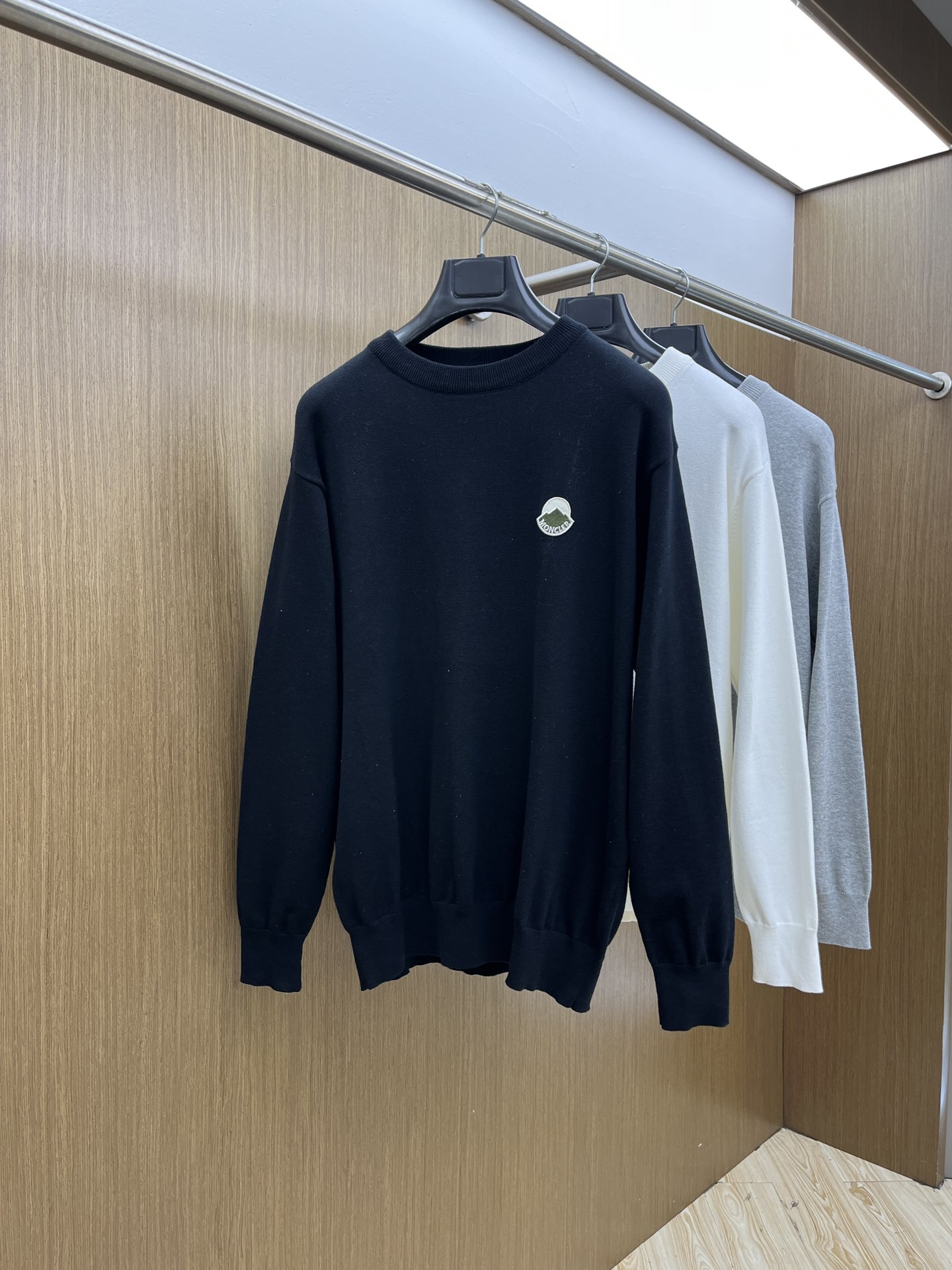 秋冬 Mon 🔥FW独家最新款男士休闲套头针织毛衣～高级定制 都市风十足 经典简约大气圆领打底针织毛衣。