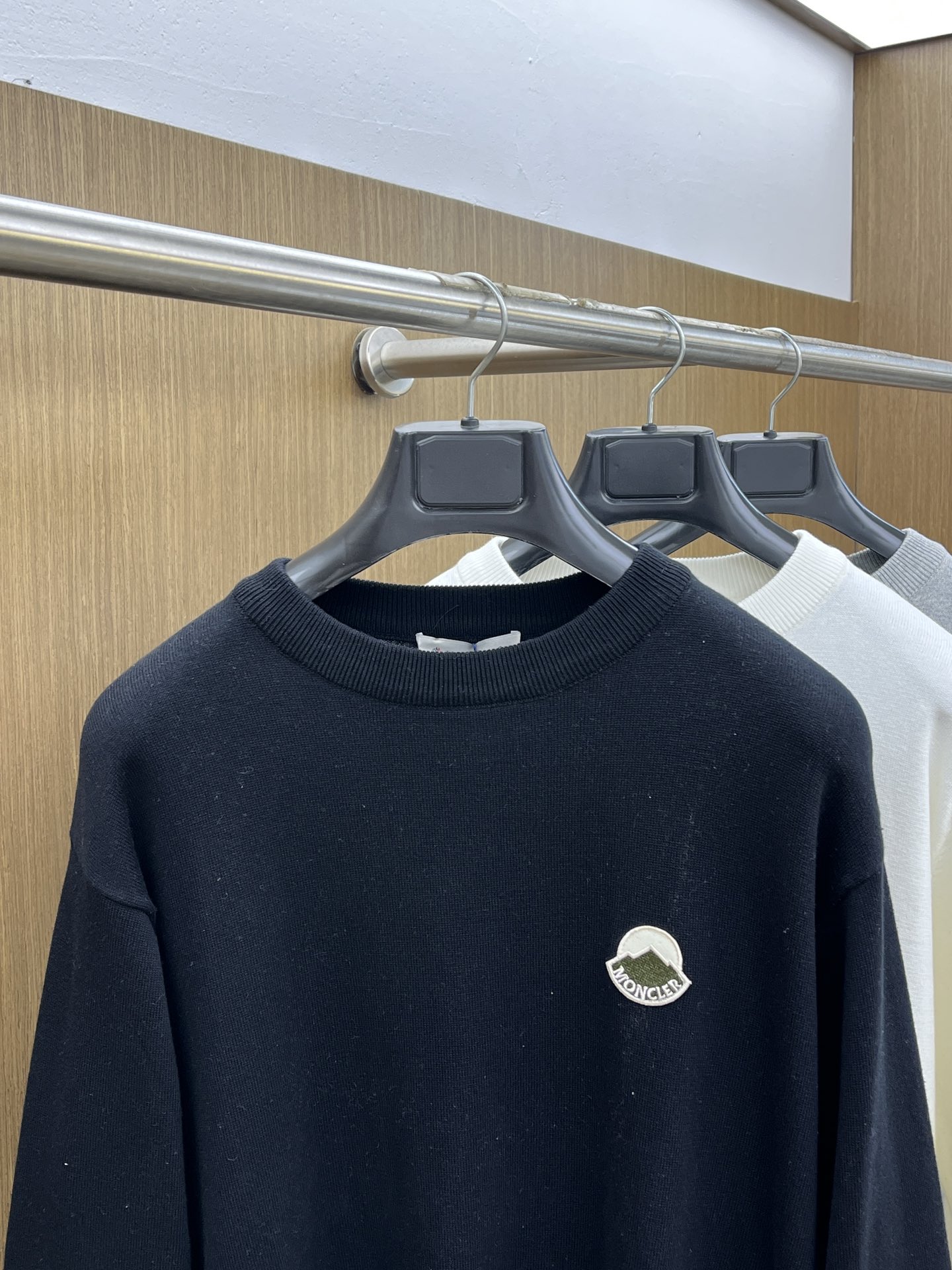 秋冬 Mon 🔥FW独家最新款男士休闲套头针织毛衣～高级定制 都市风十足 经典简约大气圆领打底针织毛衣。