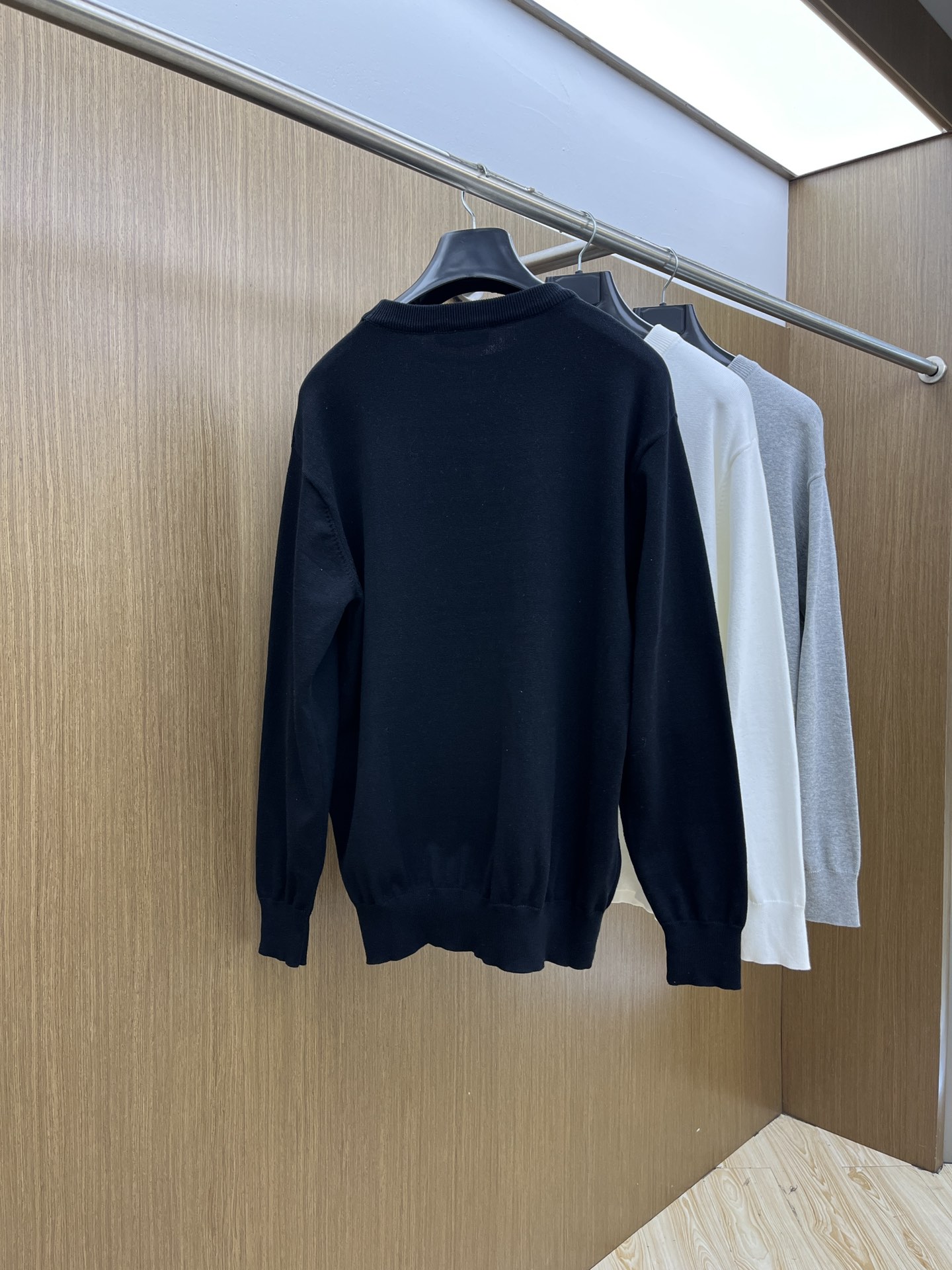 秋冬 Mon 🔥FW独家最新款男士休闲套头针织毛衣～高级定制 都市风十足 经典简约大气圆领打底针织毛衣。