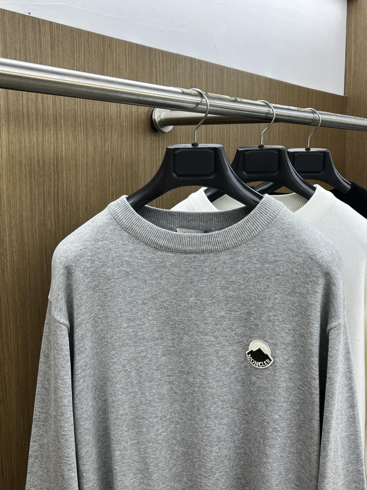 秋冬 Mon 🔥FW独家最新款男士休闲套头针织毛衣～高级定制 都市风十足 经典简约大气圆领打底针织毛衣。