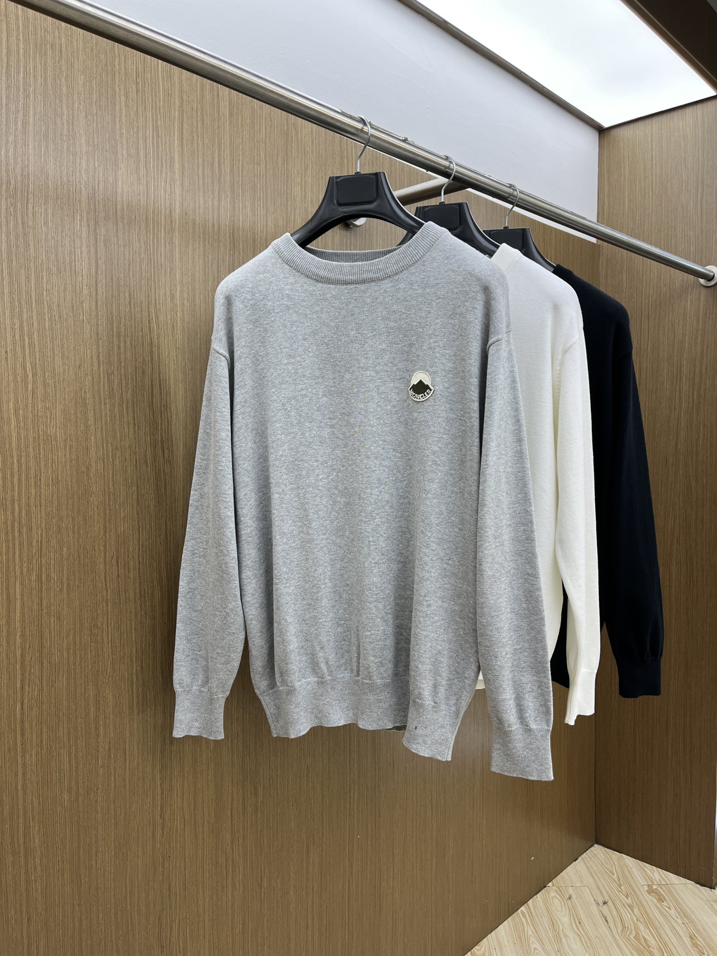 秋冬 Mon 🔥FW独家最新款男士休闲套头针织毛衣～高级定制 都市风十足 经典简约大气圆领打底针织毛衣。