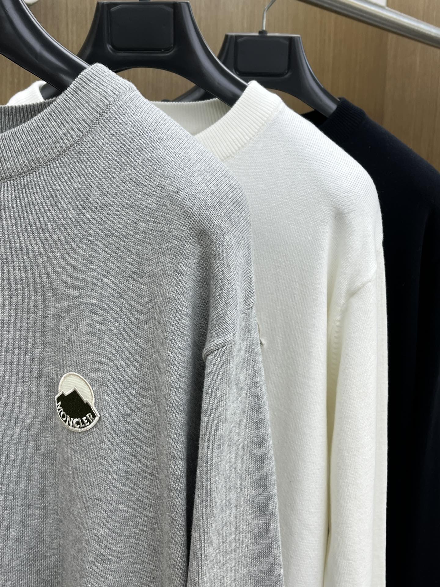 秋冬 Mon 🔥FW独家最新款男士休闲套头针织毛衣～高级定制 都市风十足 经典简约大气圆领打底针织毛衣。