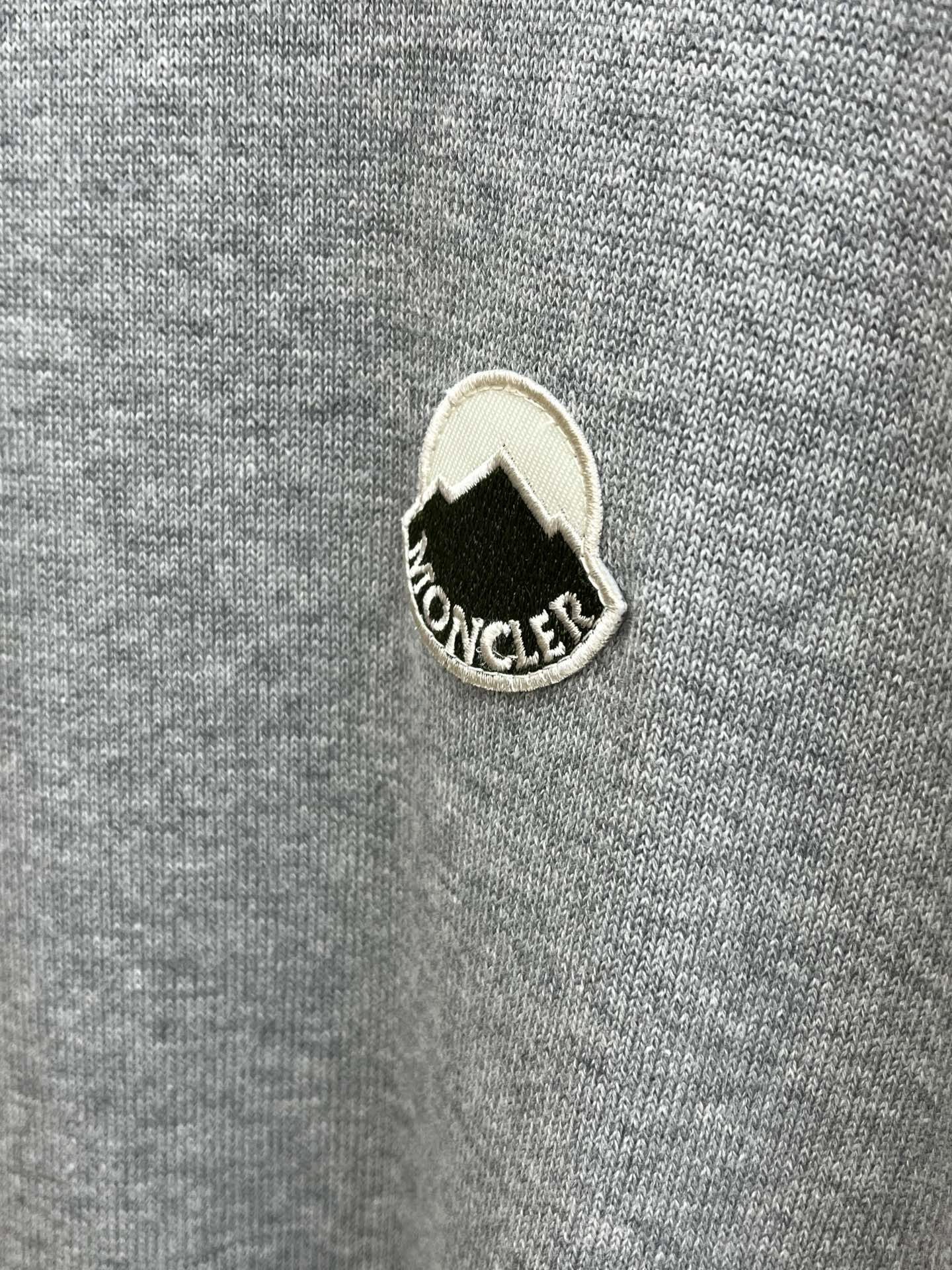 秋冬 Mon 🔥FW独家最新款男士休闲套头针织毛衣～高级定制 都市风十足 经典简约大气圆领打底针织毛衣。