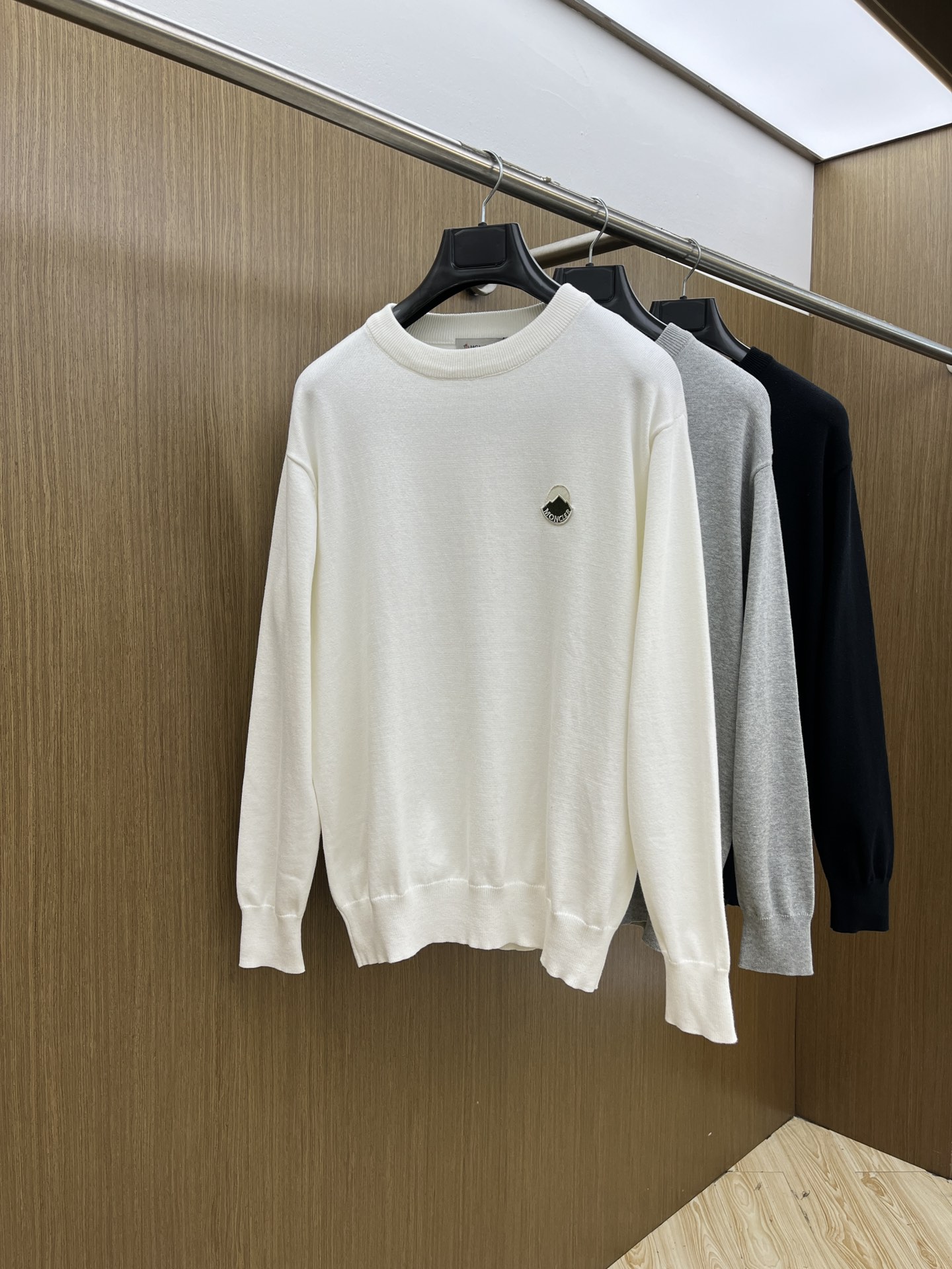 秋冬 Mon 🔥FW独家最新款男士休闲套头针织毛衣～高级定制 都市风十足 经典简约大气圆领打底针织毛衣。