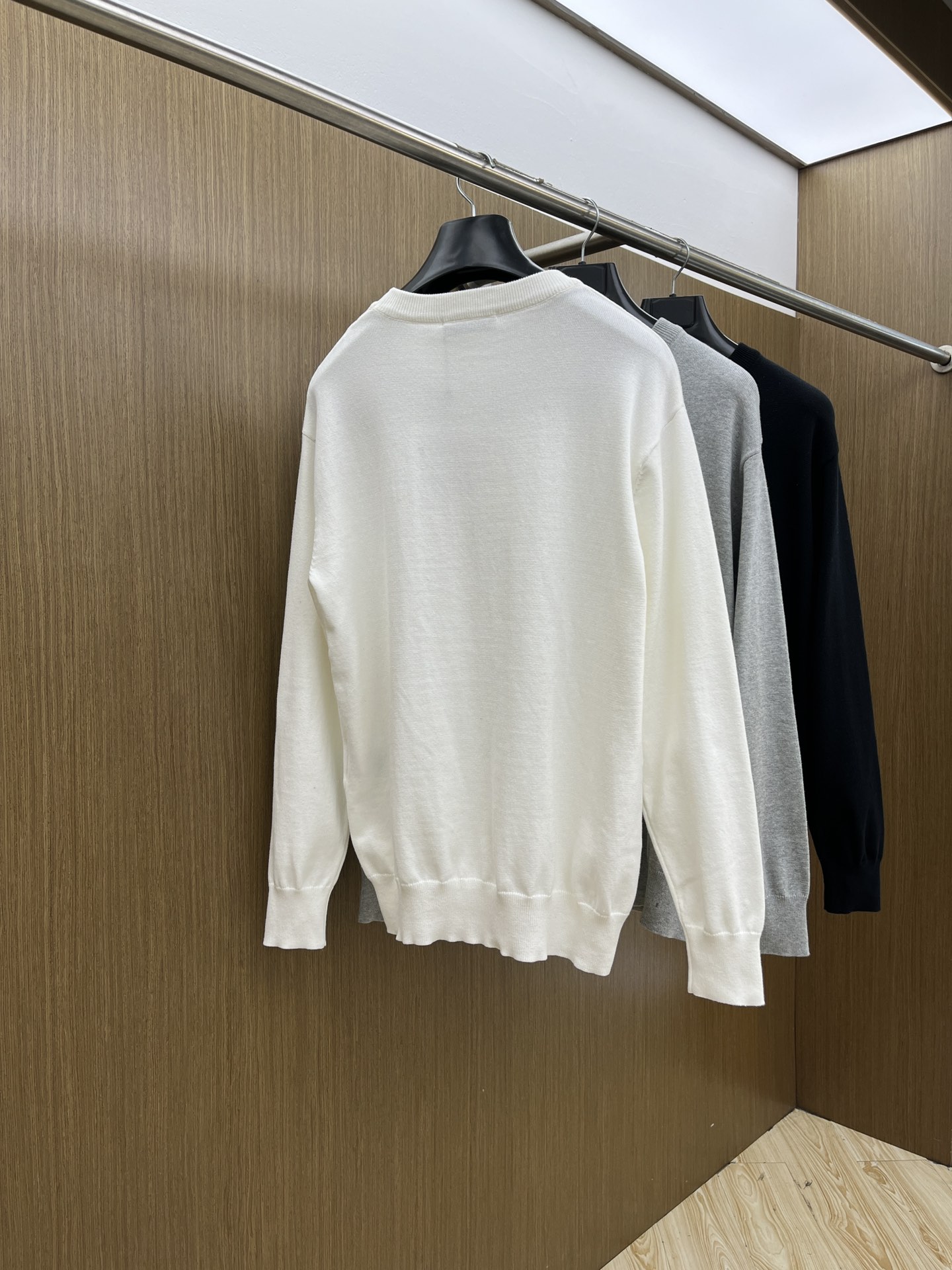 秋冬 Mon 🔥FW独家最新款男士休闲套头针织毛衣～高级定制 都市风十足 经典简约大气圆领打底针织毛衣。