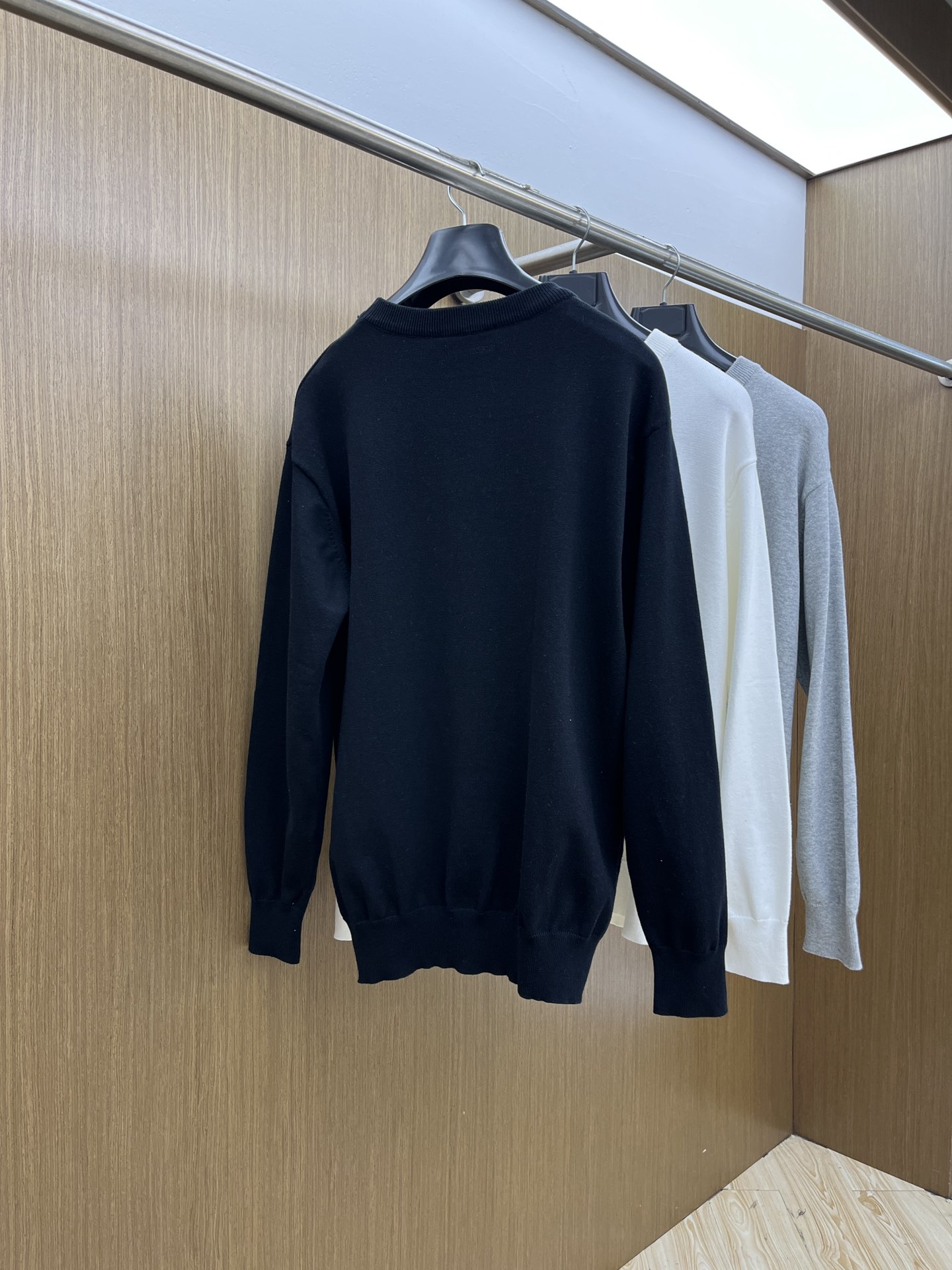 秋冬 Mon 🔥FW独家最新款男士休闲套头针织毛衣～高级定制 都市风十足 经典简约大气圆领打底针织毛衣。